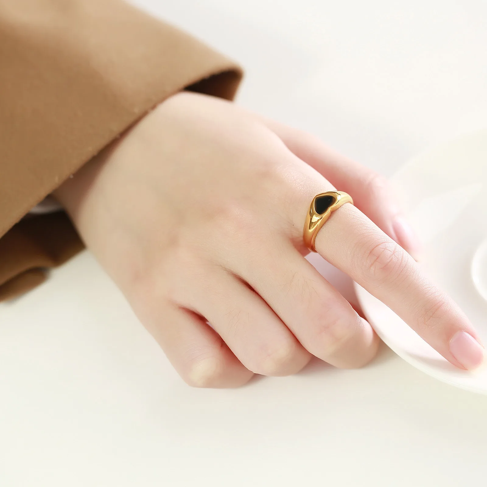 customized black enamel heart rings stainless steel gold heart shape fashion jewelry rings