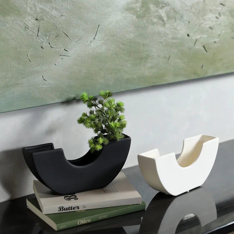 Wholesale Unique Art vases Contemporary Interior Home Goods Ceramic Vases For Flowers Decorative Table Top
