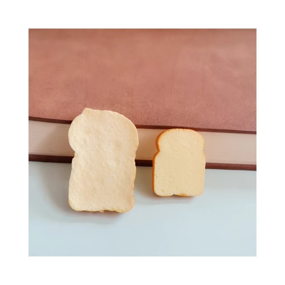 Bread Mini Charm Mini Toast Model Anti-Fade Fine Workmanship Simulated Creative Eye-catching Decorate Resin Toast Miniature