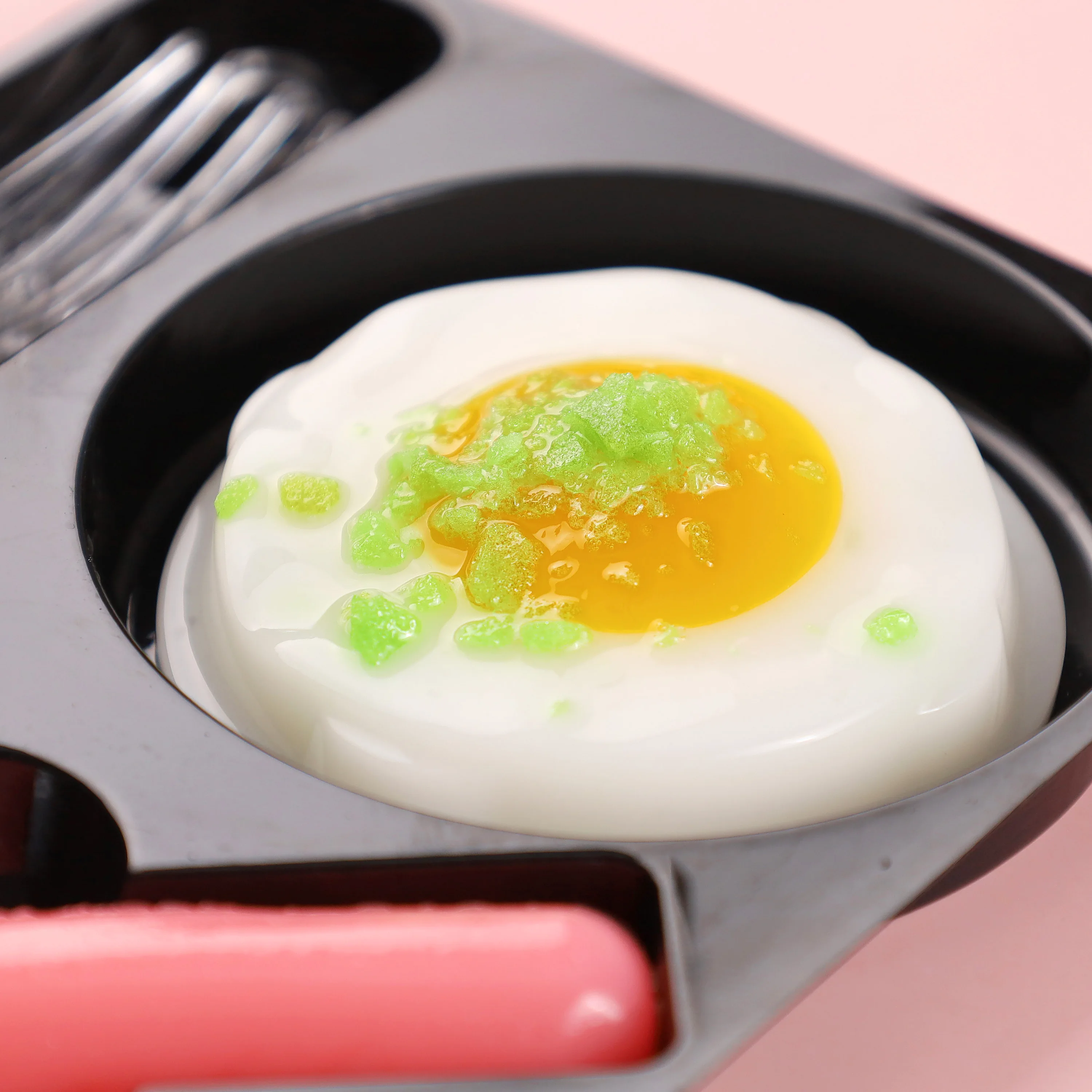 Wholesale 2021 New Candy Hot Sale Delicious Fruity Gummy Ham Jelly Egg Shape Candy with Popping Candy