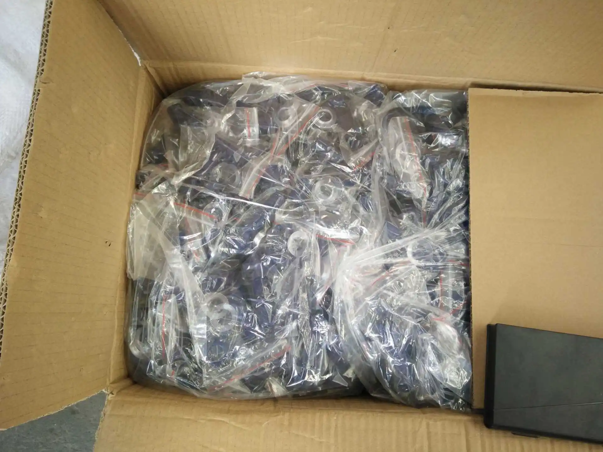 Plastic Push Handle Beverage Dispenser Replacement Spigot Juice Cold Drink Barrel Faucet Tap for Home Office Bar Party Use Water