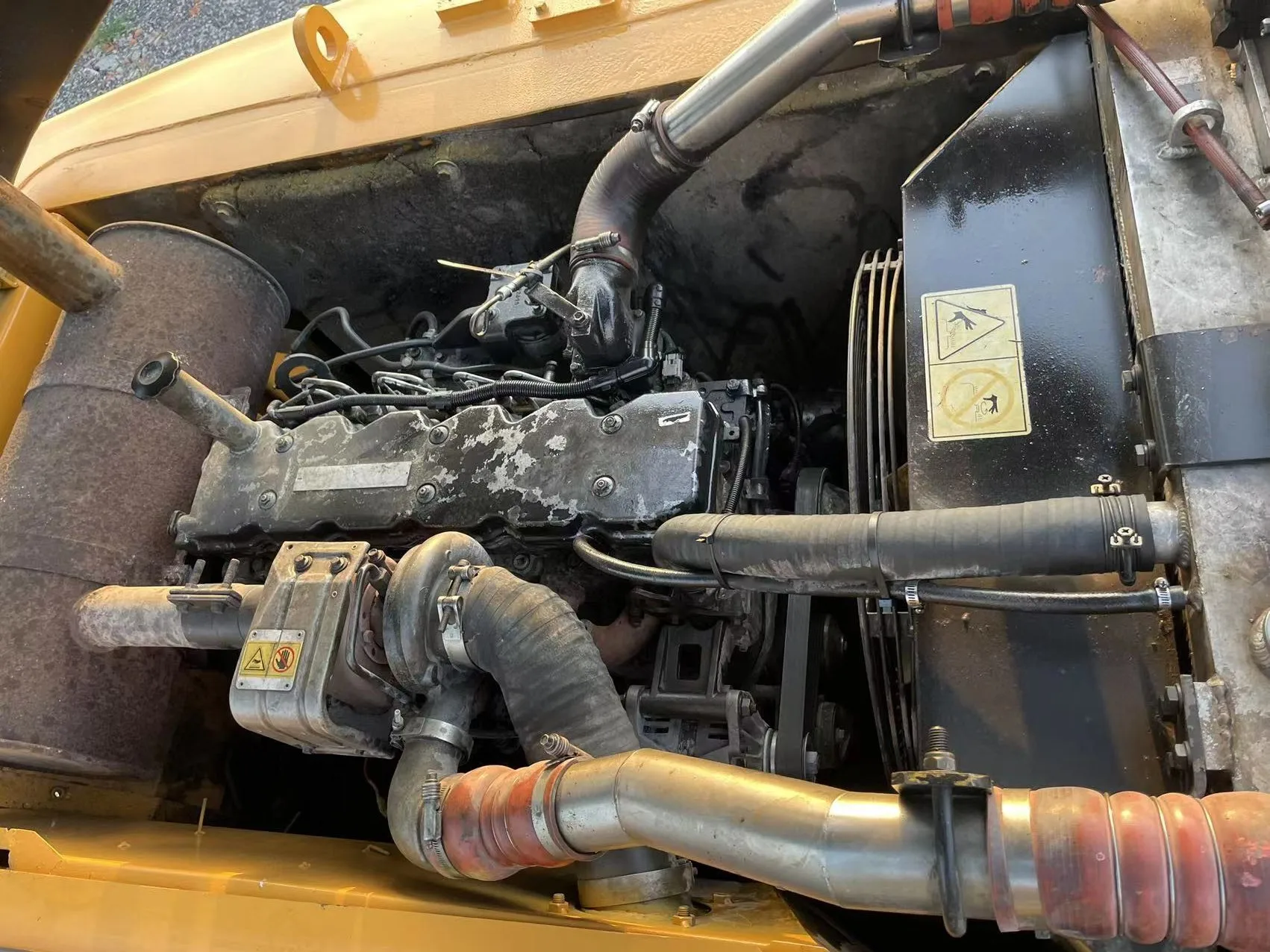 Бывший в употреблении оригинальный корейский экскаватор hyundai 220