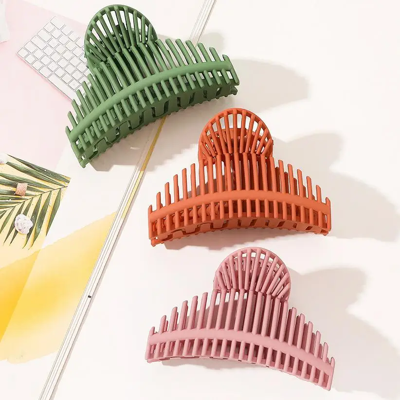 Simple and versatile shark plastic grip semicircle hairpin back hair claw hair accessories for women