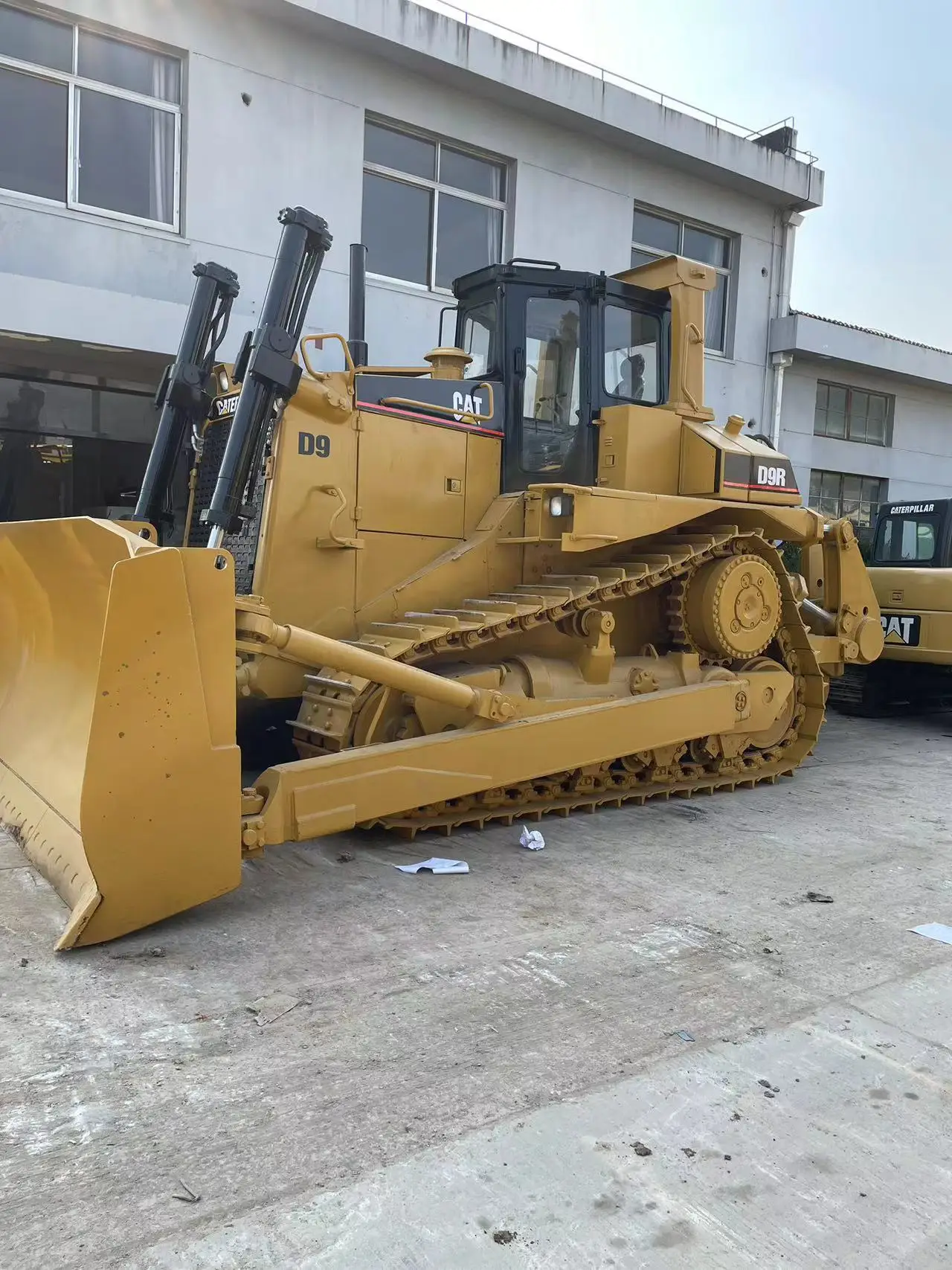 Free Shipping Caterpillar Secondhand D9R Bulldozers with Good Price Used Cat D6G D7R D8r D9R D12 Bulldozers in Shanghai