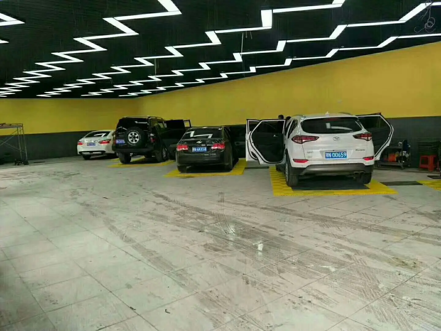 High quality plastic floor grating plastic floor carpet price garage floor tiles interlocking plastic 400X400X18mm