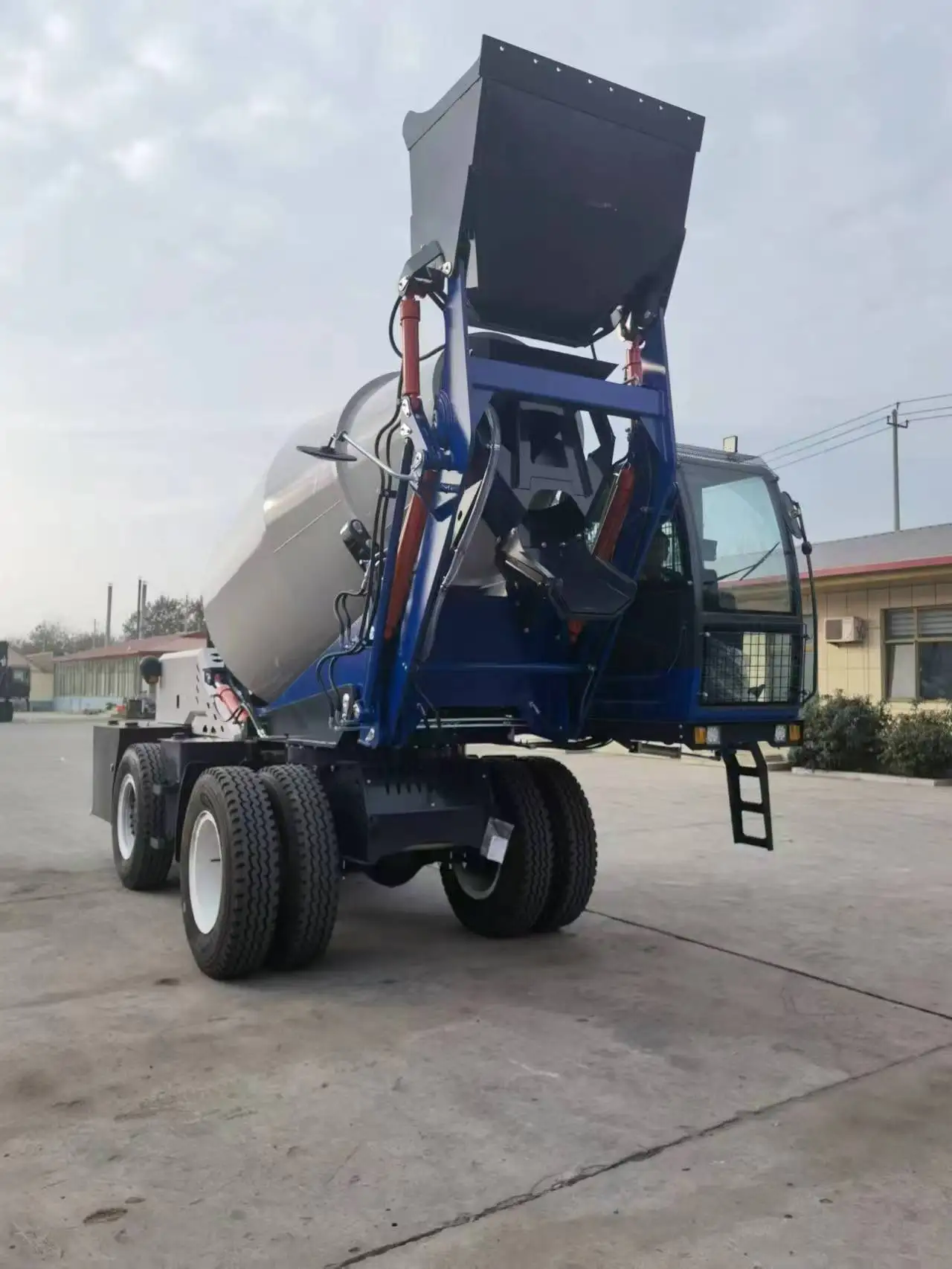 5 Cbm Self-feeding Concrete mixer truck Concrete mixer car
