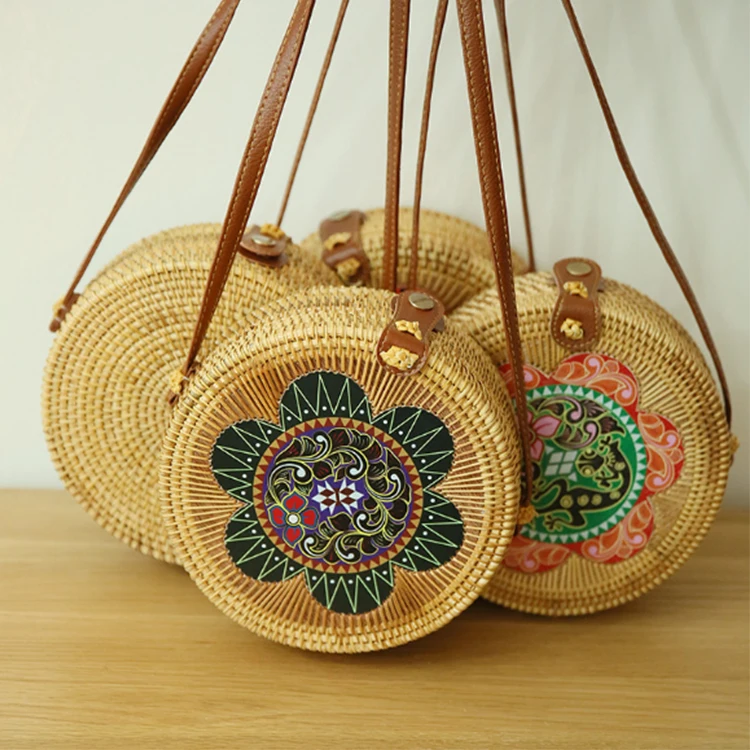 2021 Wholesale New Designs Fashion Women Summer Cheap Vietnam Rattan Bag Bamboo Shoulder Rattan Beach Bag Classic Round