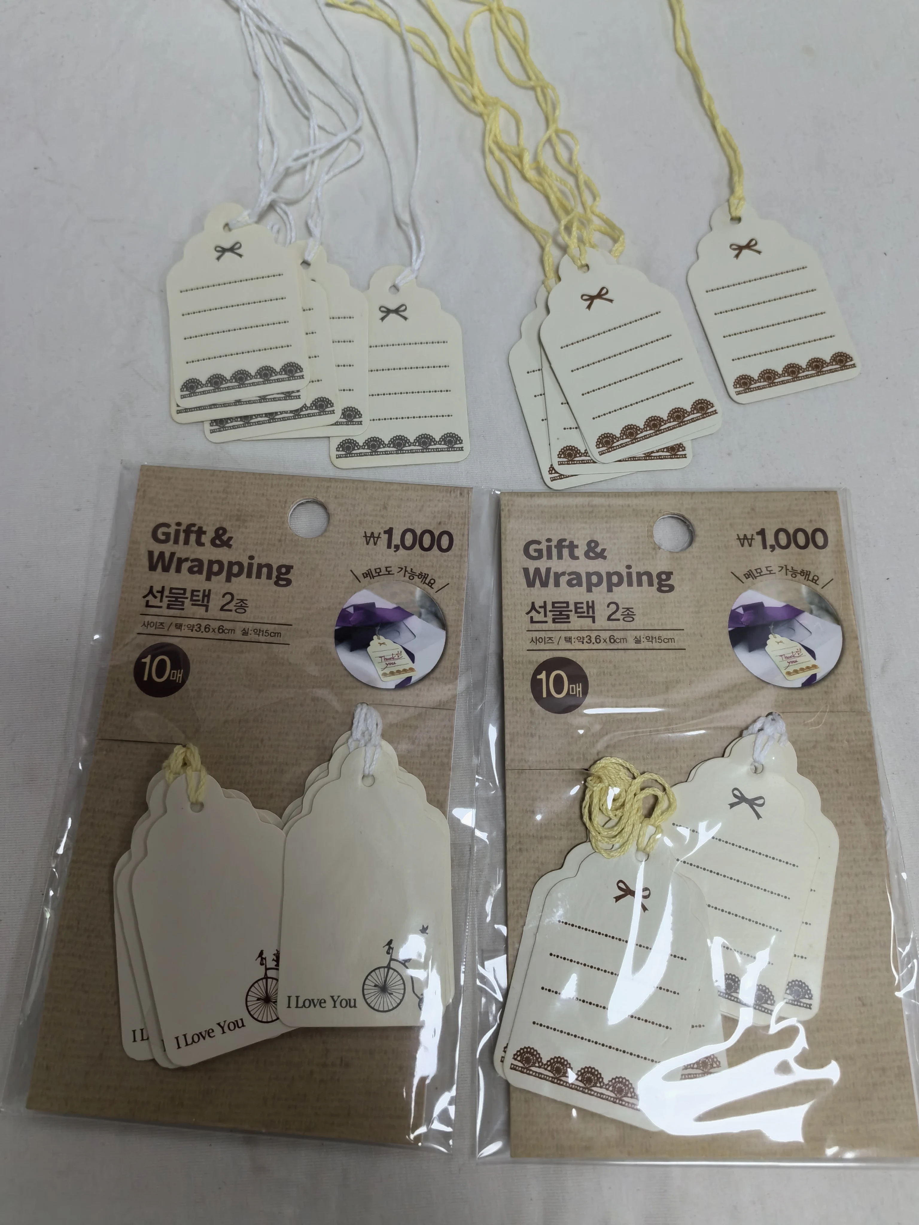 Luxury White Clothing Hang Tags Custom Printed Circle Paper Hangtags For Clothing Product With Own Logo
