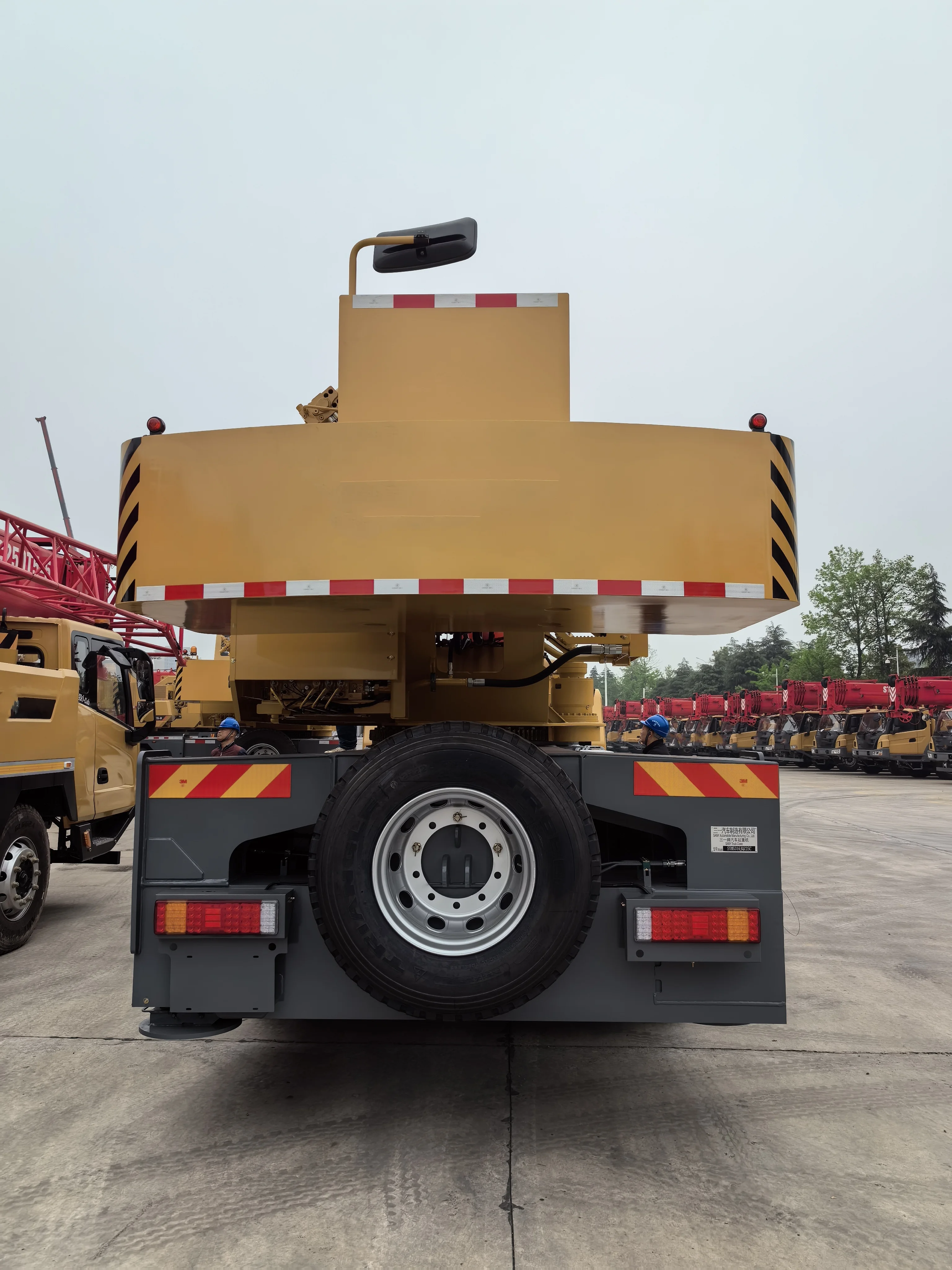 25 Ton Skymard STC250C5-1 crane truck and truck with crane within Lifting Machinery