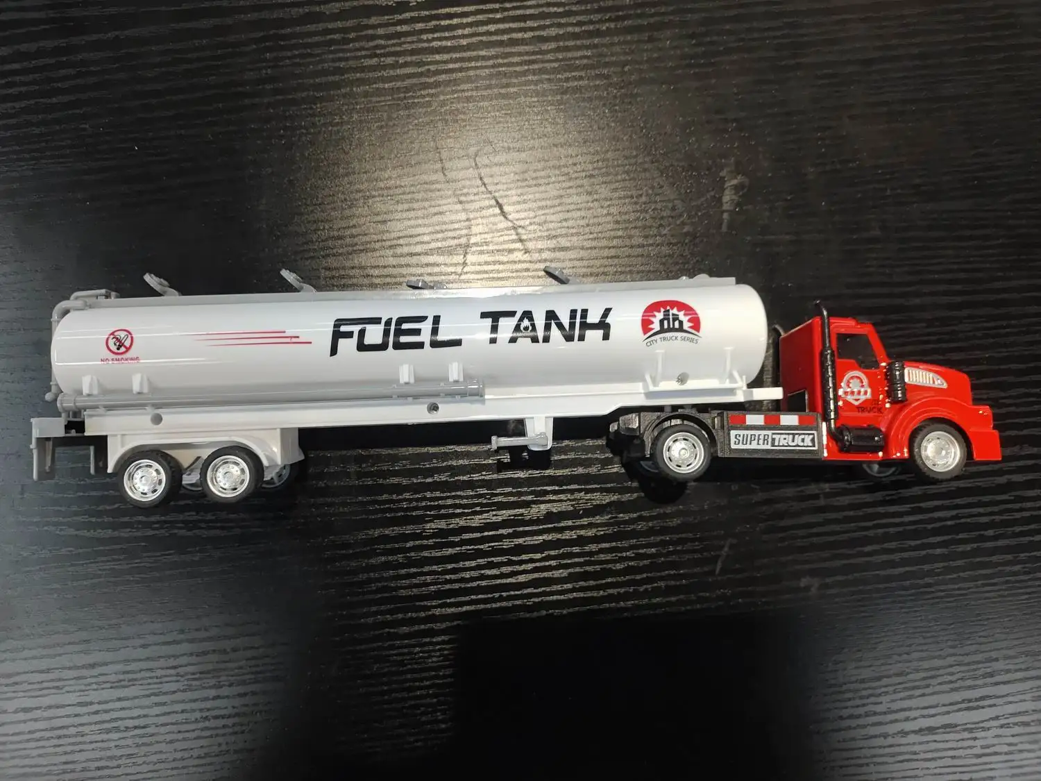 Hot selling OEM design 1:50 Die cast oil tank truck model zinc alloy oil tank toys