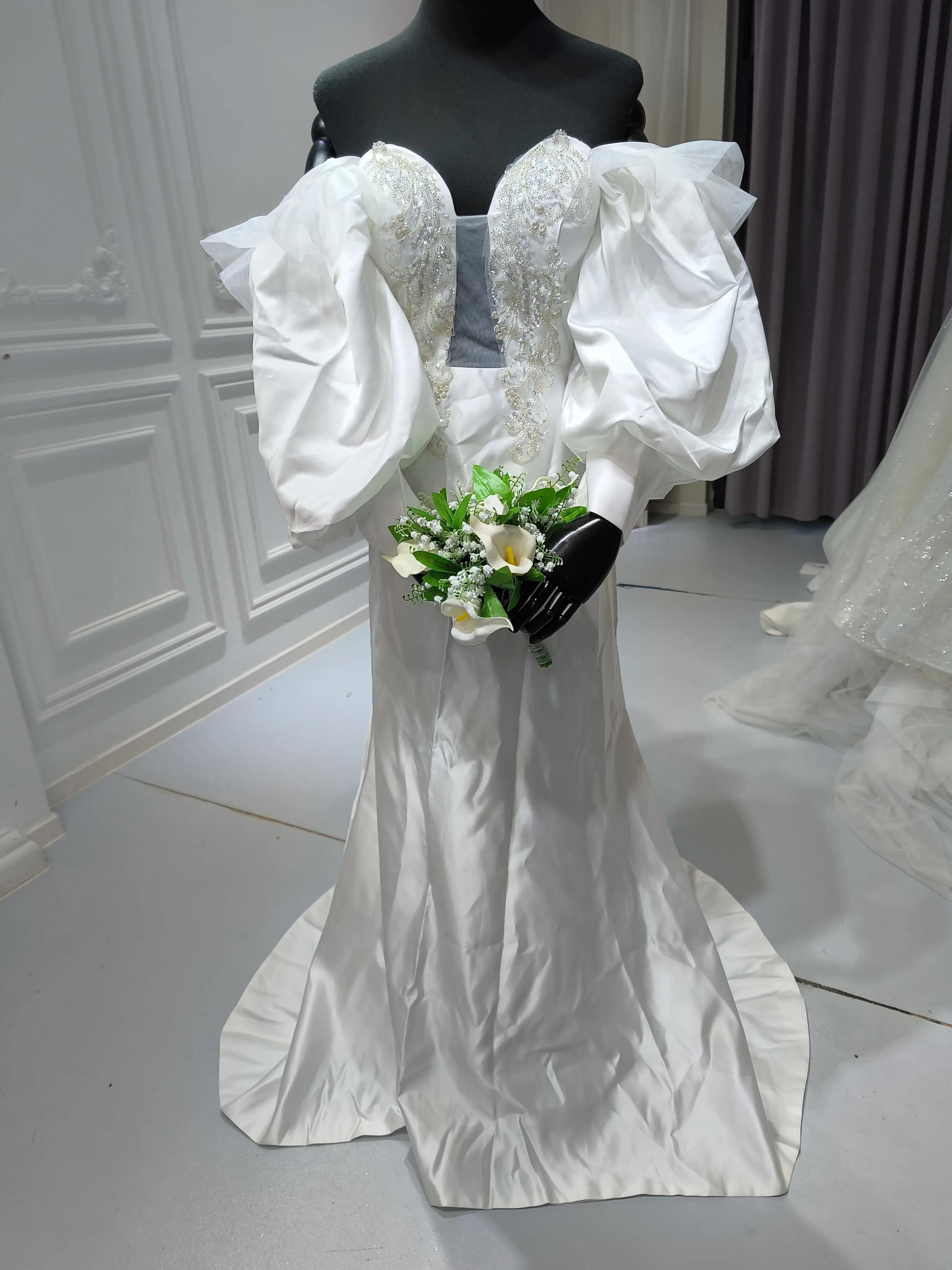 S1047G   2025  New hot sale high quality off shoulder satin fluffy style  bridal  photos beautiful dresses weddings