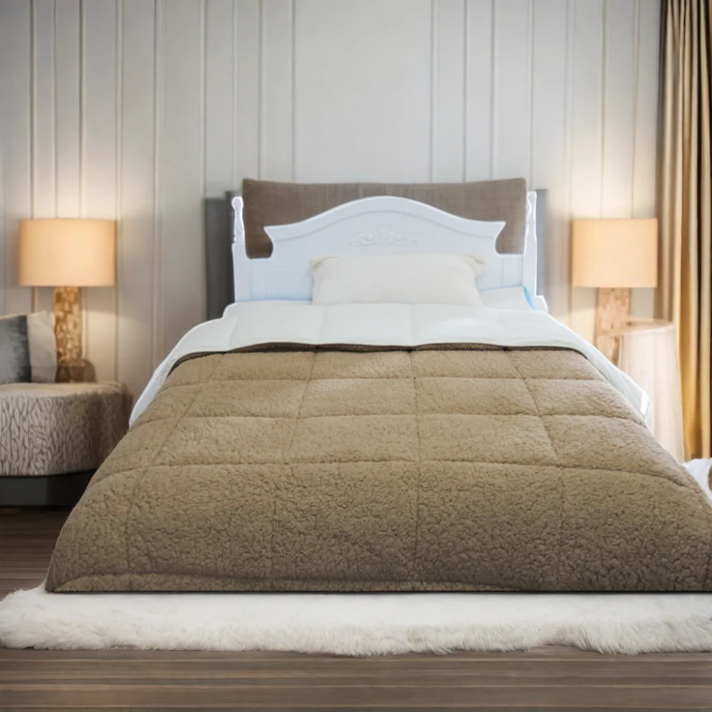 South America Hotsale Super Soft 100% Polyester Solid Lamb Flannel Fleece Winter Blanket Bed Quilt Comforter for Home