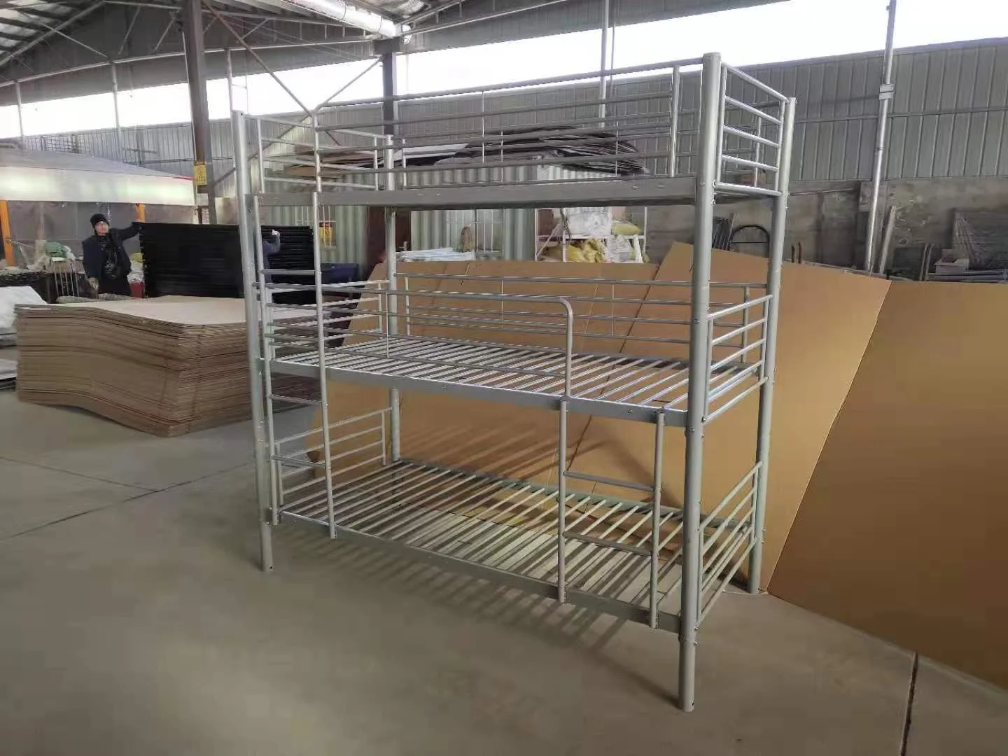 Дешевая металлическая трехъярусная кровать для детей и взрослых