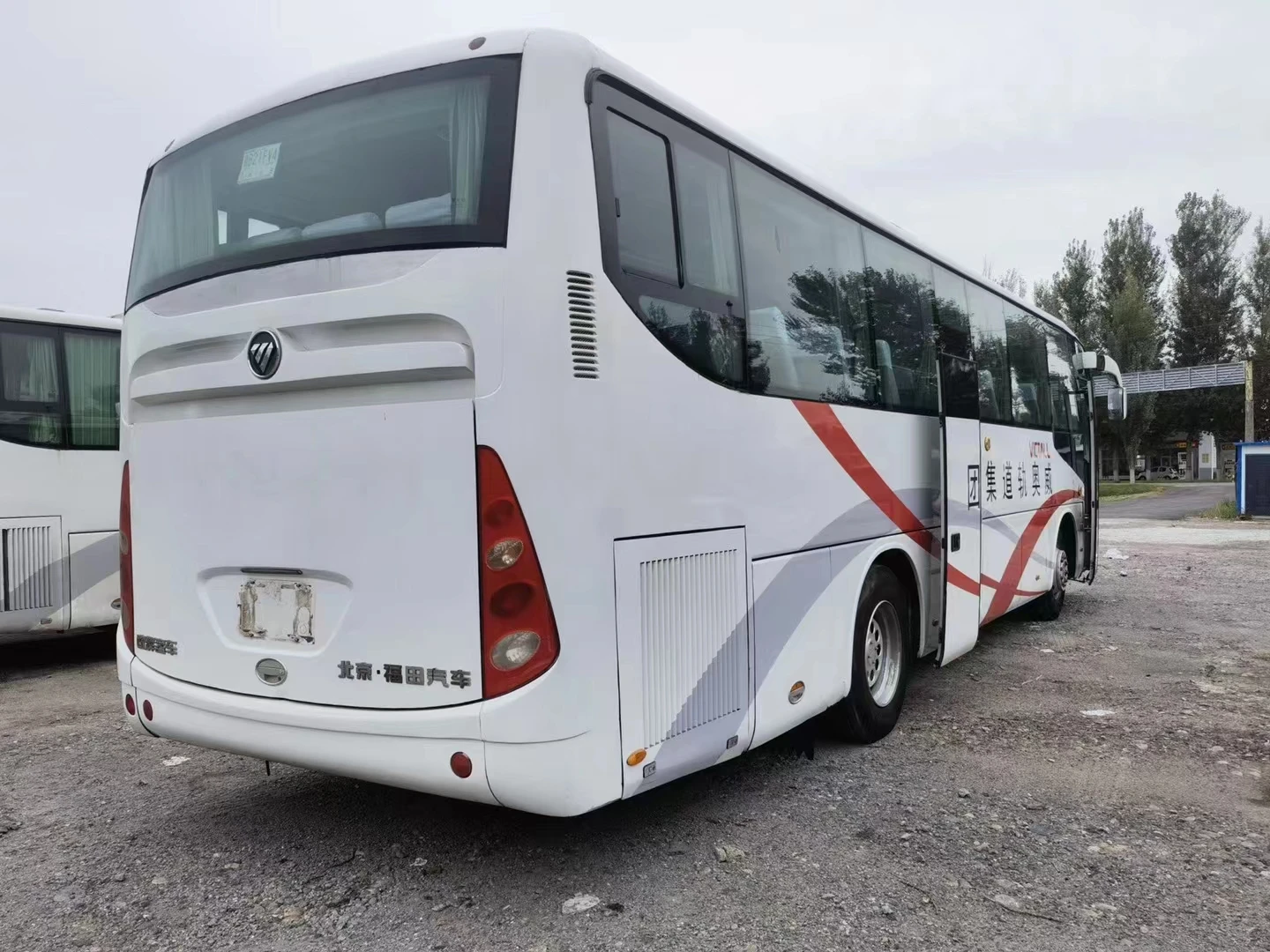 Подержанный 55 местный автобус 2 + 3 макет автобуса FOTON Yuchai двигатель челночный BJ6103