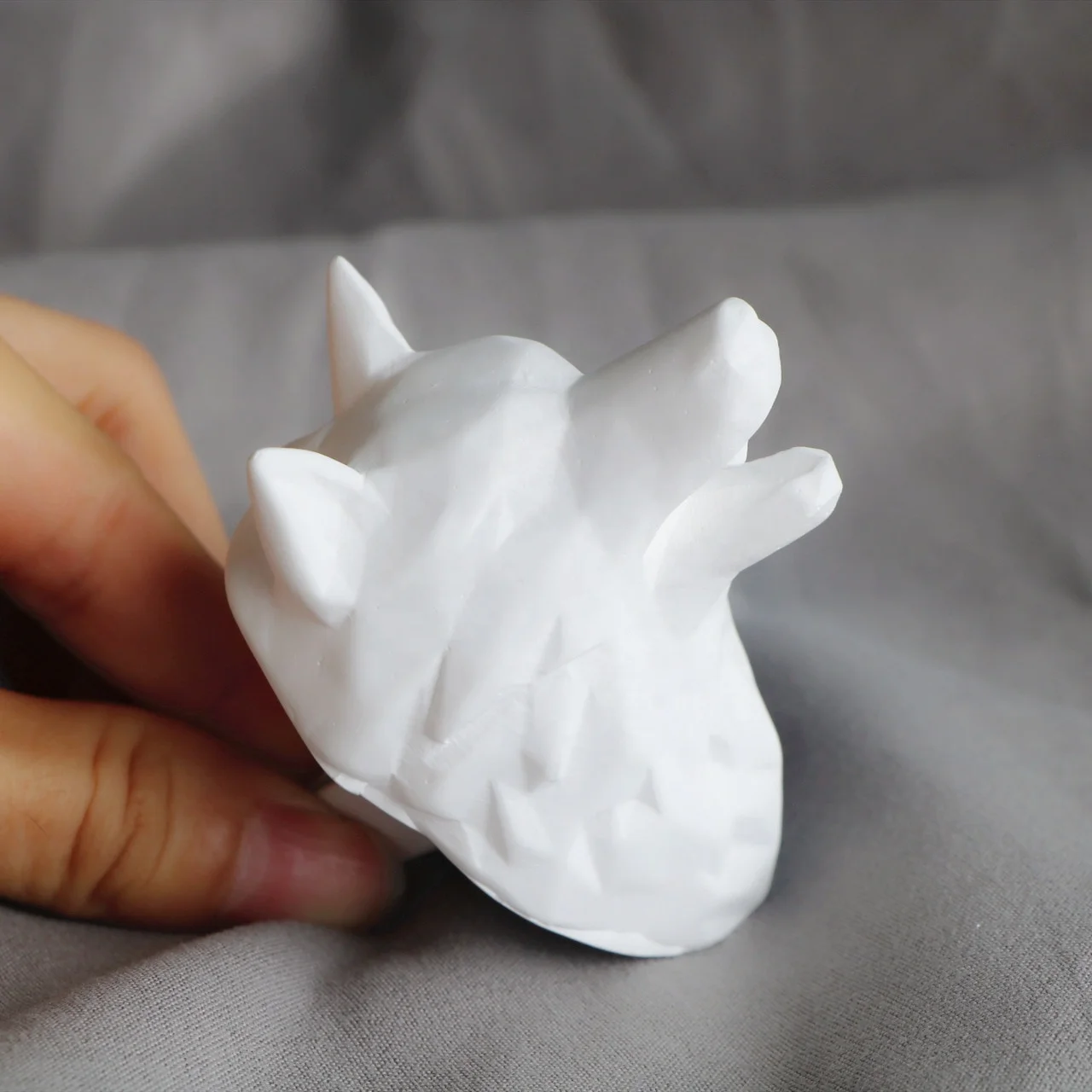 Scented White Ceramic Wolf Shaped Car Vent Clip Decoration Aroma Essential Oil Diffuser Stone Air Freshener