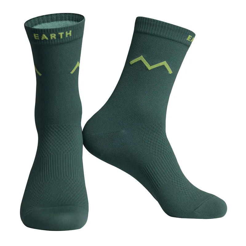 Wholesale Crew Performance Road Cycling Socks Green Bike Socks Sublimation Athletic Custom Breathable Bicycle Socks Manufacturer