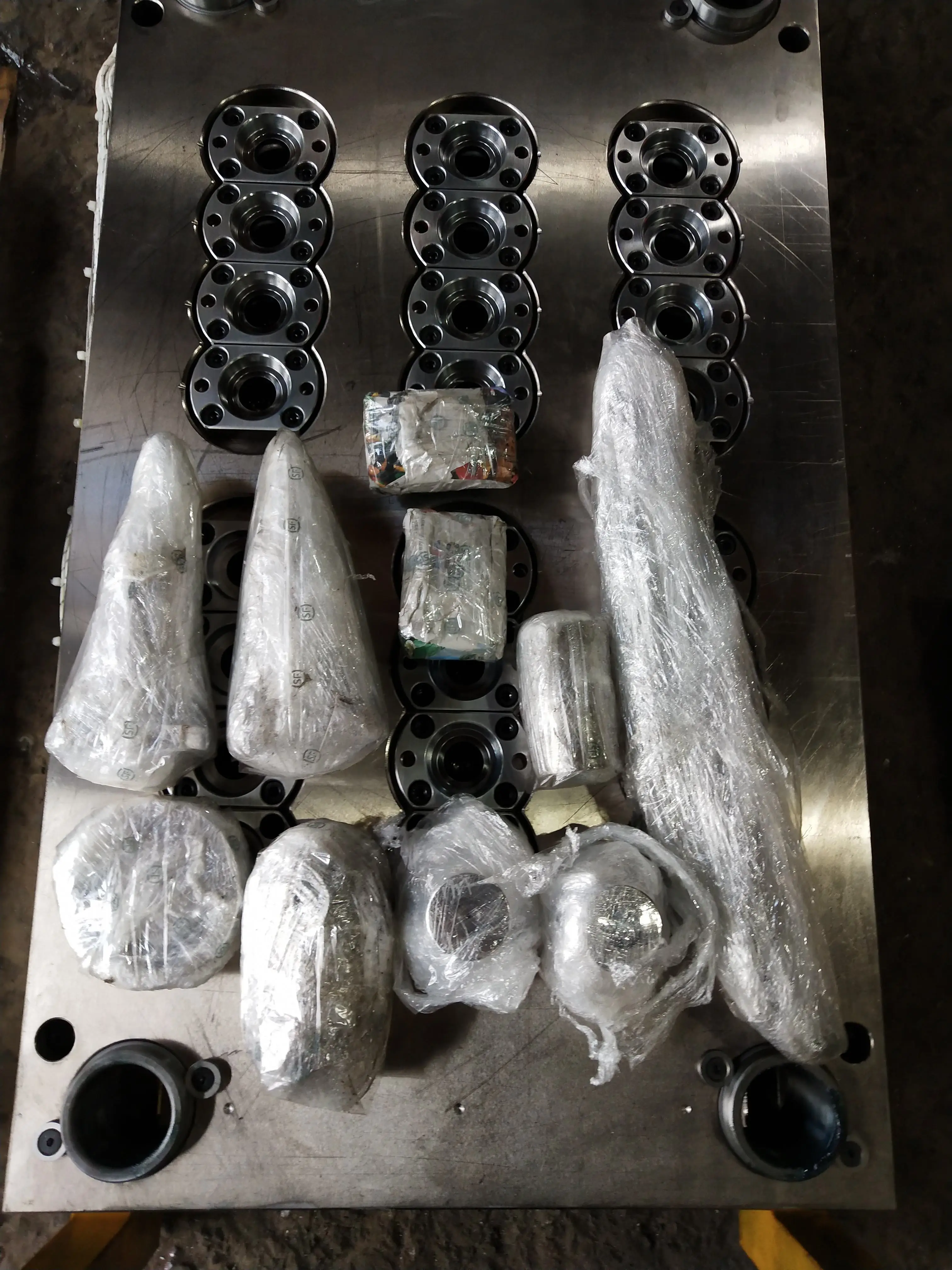 Custom plastic injection moulding preform mold maker 24cavity 4 cavity 28mm pet preform mould