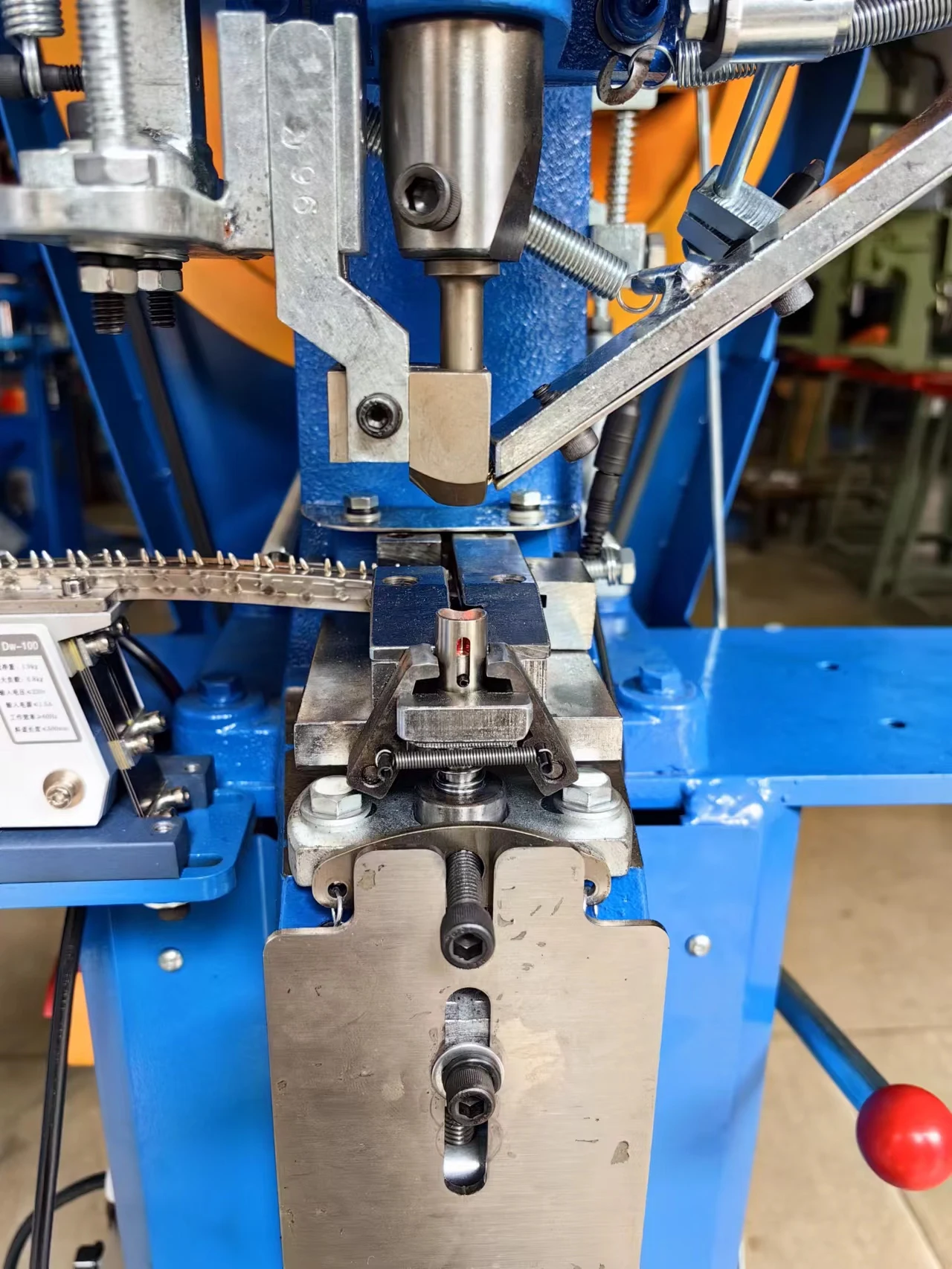 Automatic Snap Fastening Machine