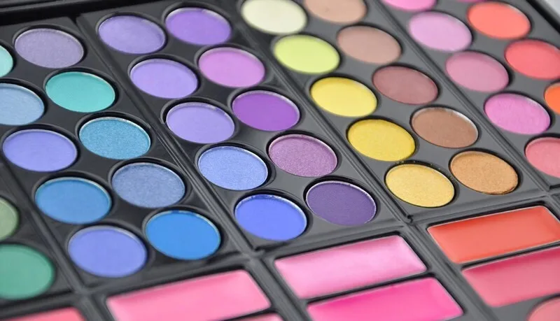 
2019 Eyeshadow Palette Makeup Set 60 Eyeshadow Palette Private Label With Custom Logo For 26mm Pans 