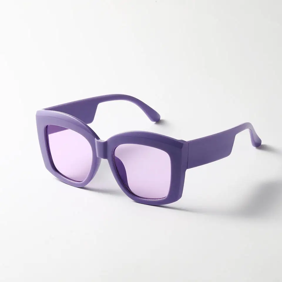 2023 new European and American style fashion sunglasses with characteristic frame driver outdoor driving sunglassee