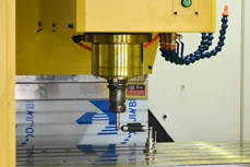 Compact vertical machining center mold lathe low cost cnc milling machine center
