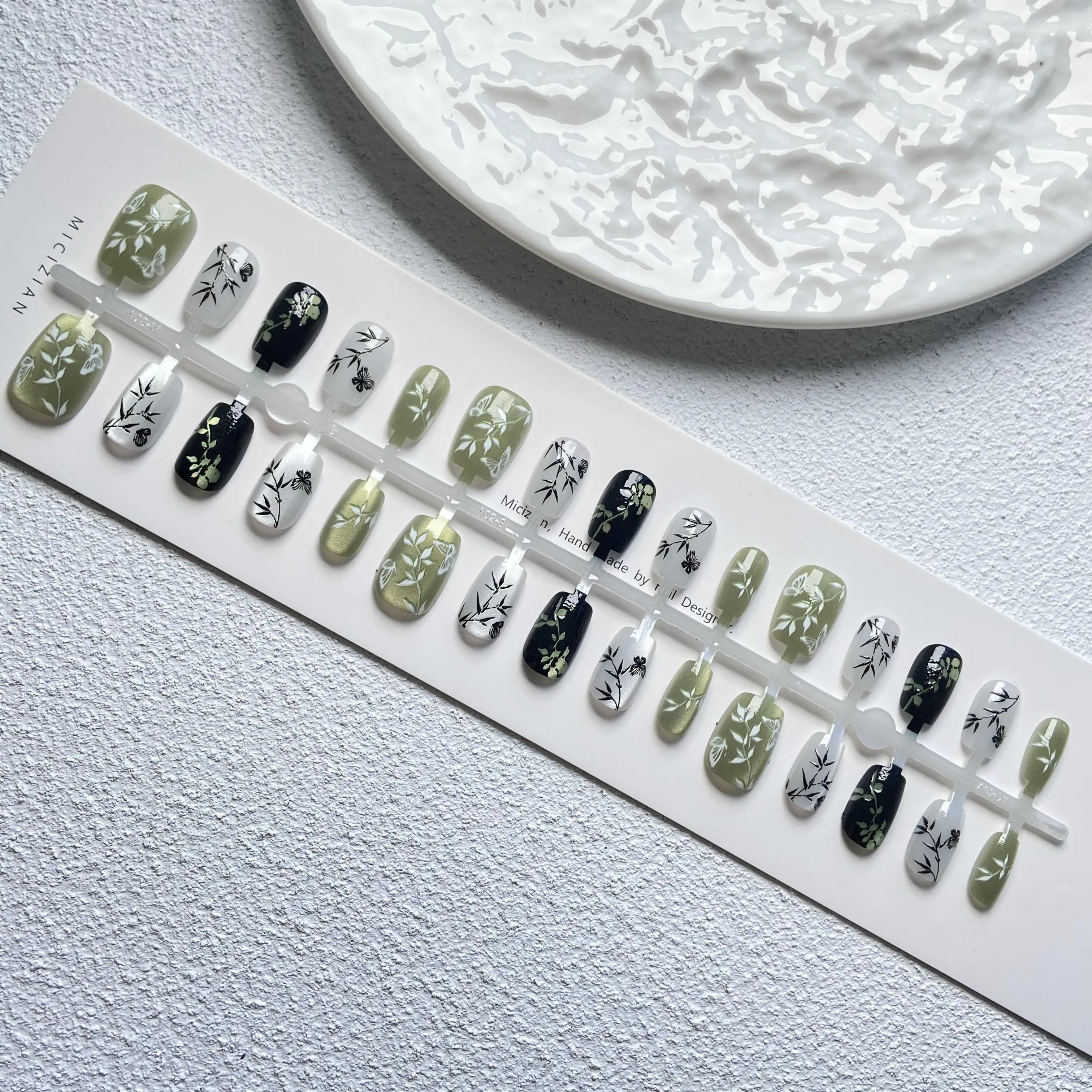 Wholesale 30pcs/Strip Cat Eye False Nail Tips Soft Coffin Almond Pattern Colorful Glittering French Artificial Nails Manicure