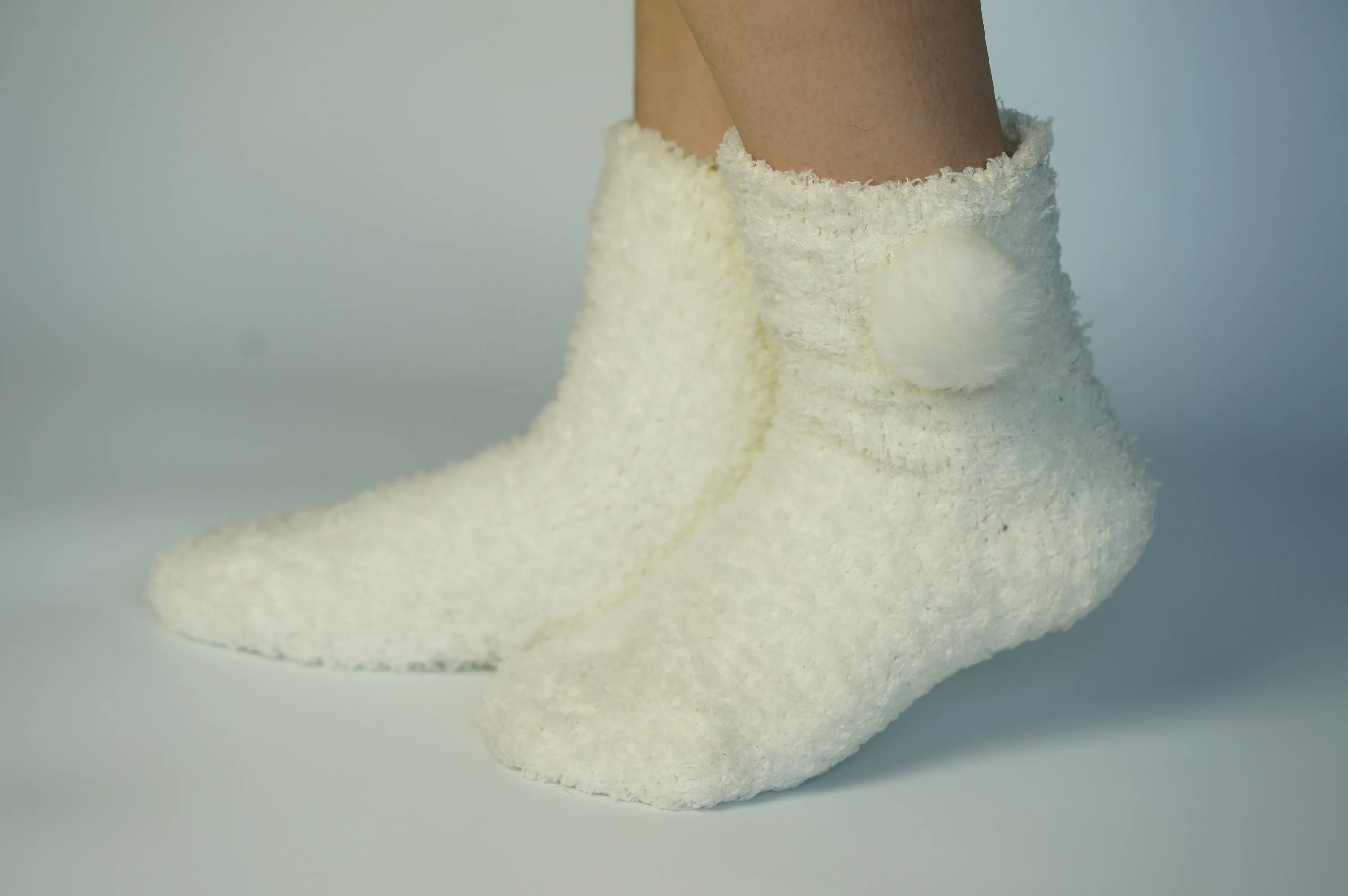 OEM Super Soft Anti-Slip Indoor Slipper Socks Custom Logo Floor Sock with Cozy Winter Fuzzy Design Casual Feature Logo Design