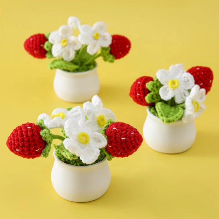 Super Z Crocheted Wool Yarn Knitting  Two-head Strawberry Potting For Gift Home Decoration