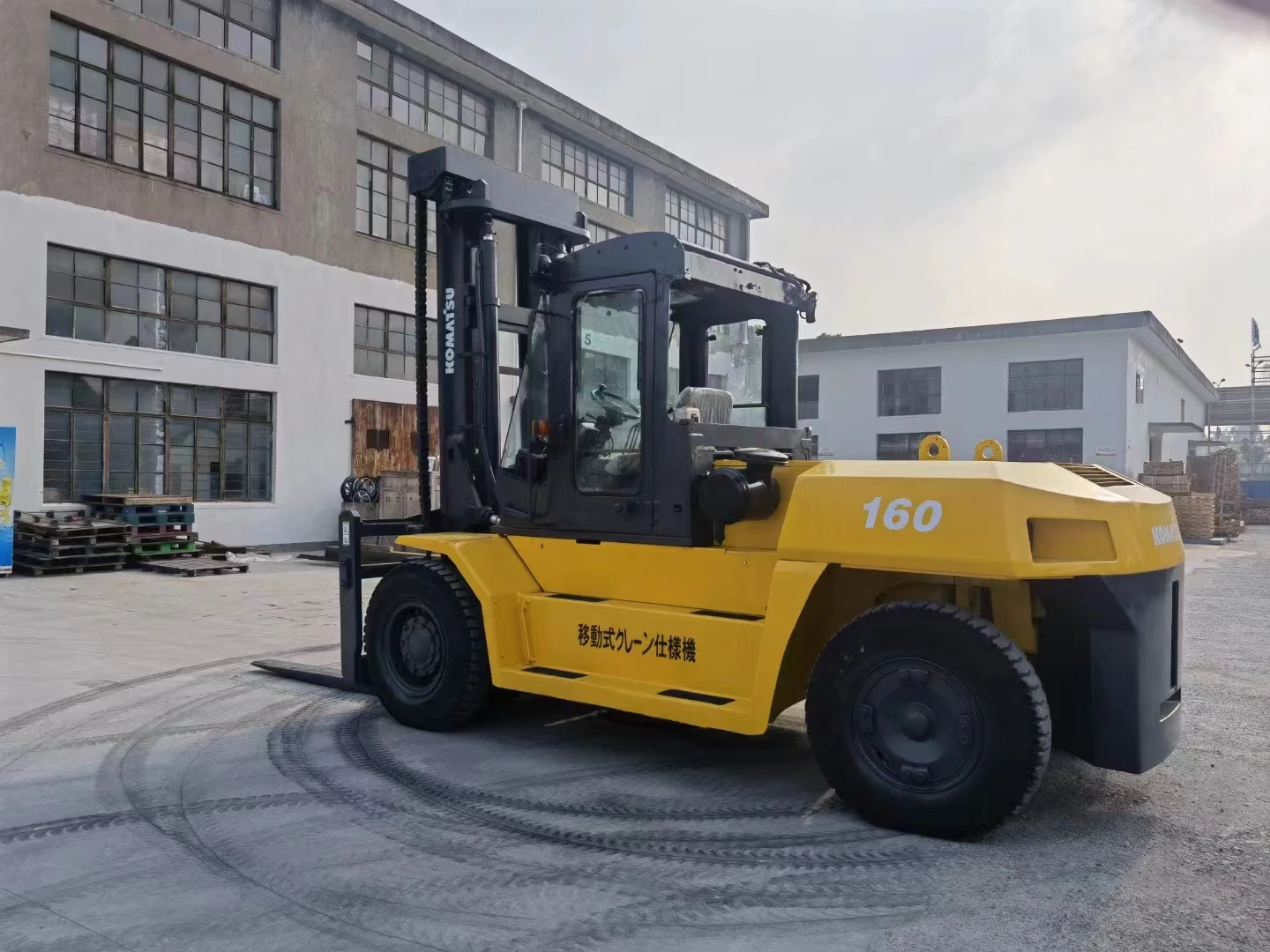 Высококачественный 15ton Подержанный японский вилочный погрузчик KOMATSU FD150 - 8 Подержанные многофункциональные Запчасти для вилочного погрузчика продажи
