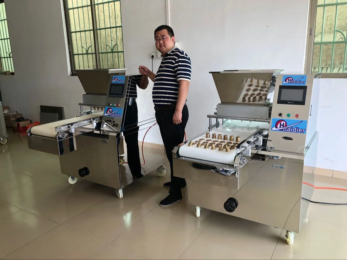 hot sell Various shapes of cookies Automatic cookie maker/double puff cookie forming machine/fortune cookie forming machine