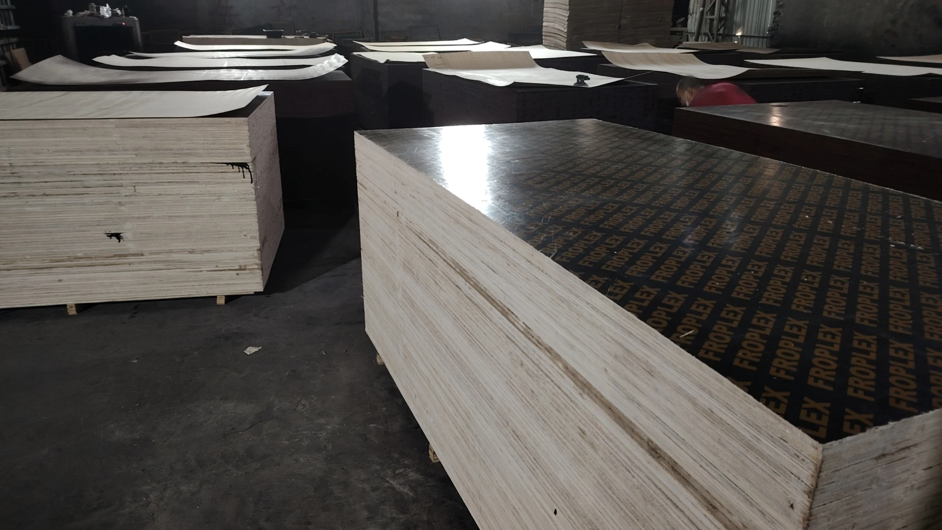 Wholesale China Factory 18mm Brown/Black BP Film Faced Plywood For Construction