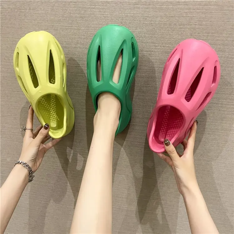 Hole Sandals Men Slides Summer New Style Croc Shoes Women Summer Sandals Fashion Solid Color Couple Outdoor Beach Slippers