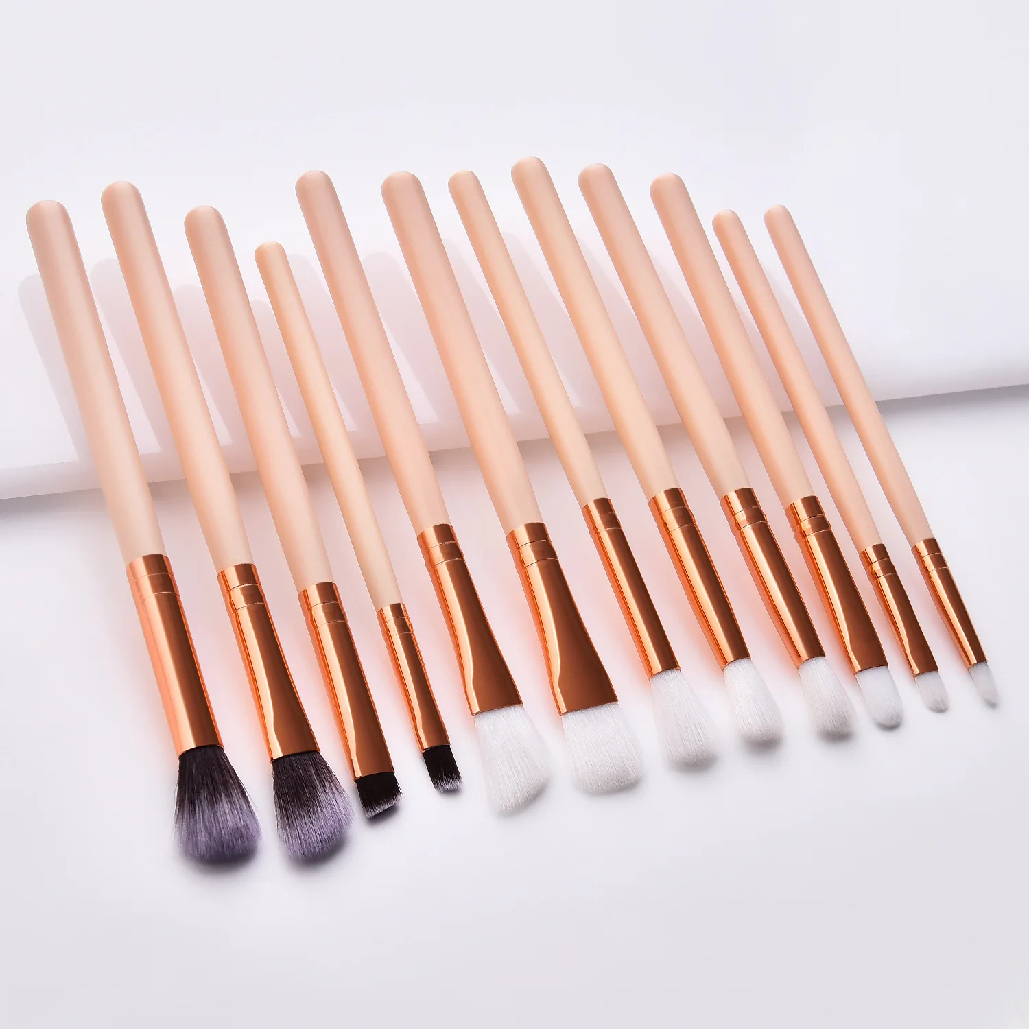 New Arrival 12 Pcs Brush Set Makeup Portable Wooden Handle Build Your Own Makeup Brush Set Soft Fur Makeup Eye Brushes
