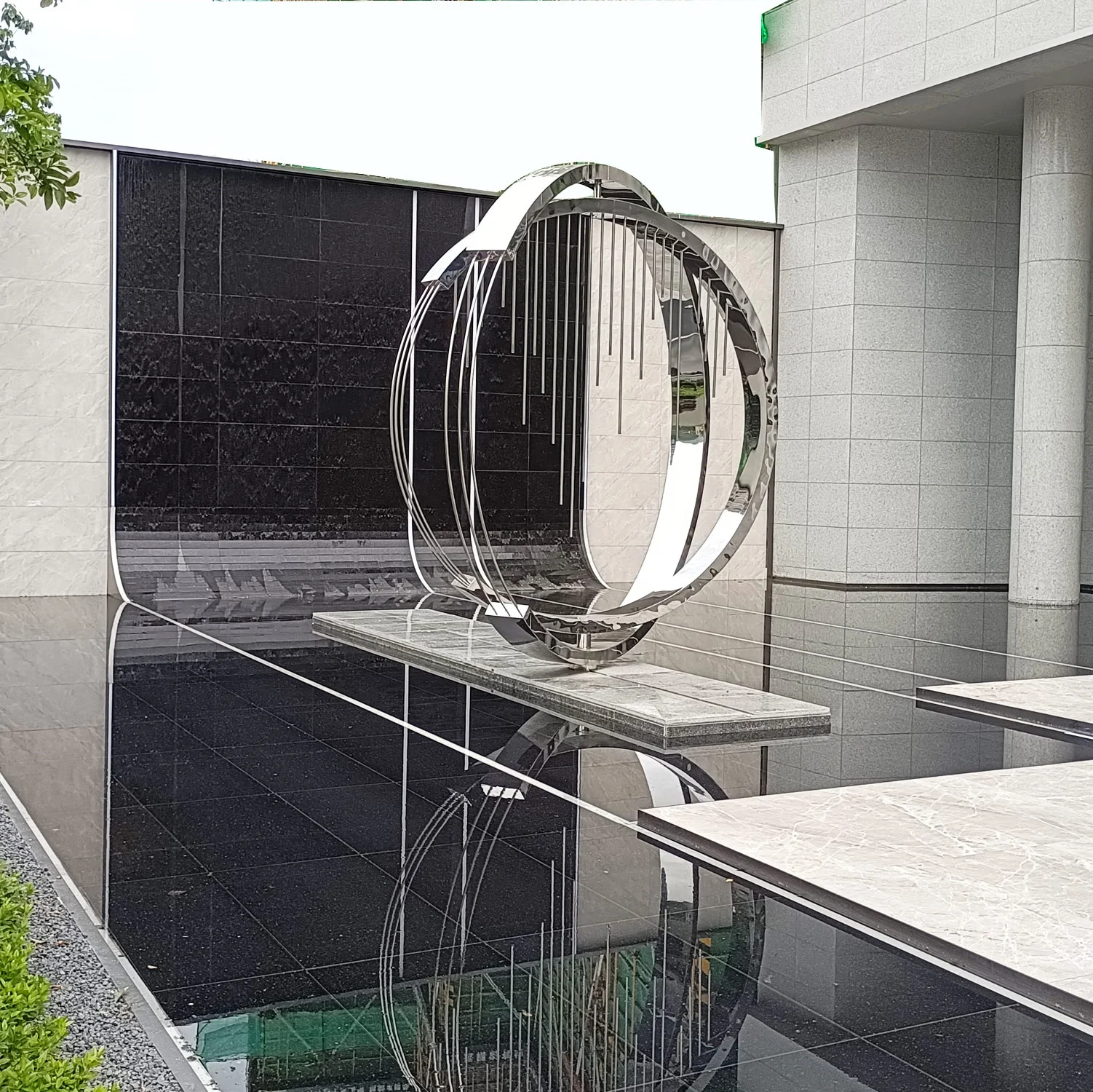 Hot sale Modern metal art Move Dynamic ring statue landscape decoration outdoor pool mirror polished stainless steel sculpture