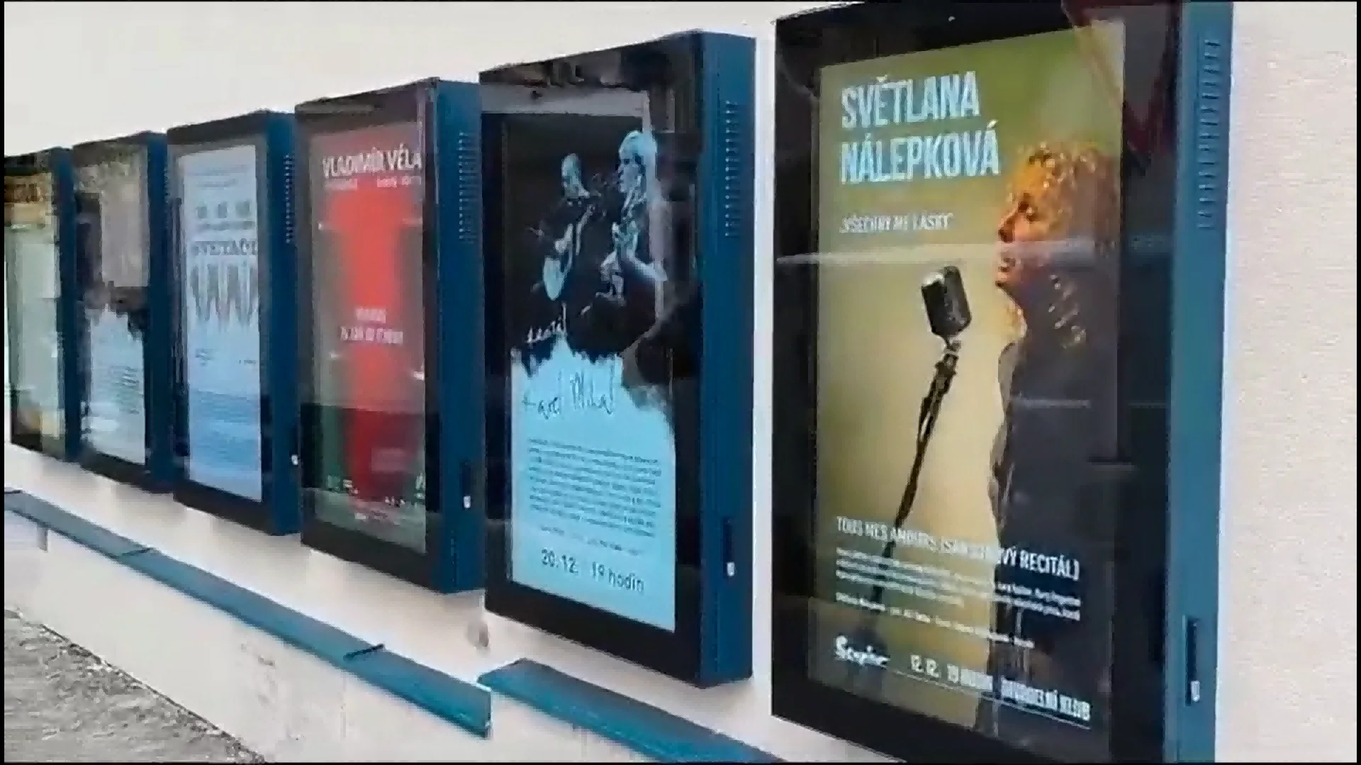 Outdoor Wall Mounted Smart Advertising Totem Media Player LED Digital Signage Displays Retail Stores Education Kiosk LCD Signage
