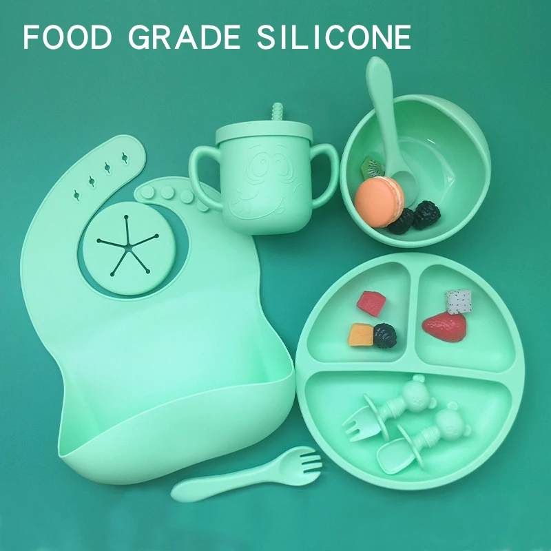 BPA Free Eco-friendly Silicone Dinner Plate and Baby Feeding Set Modern Design with Suction for Kids