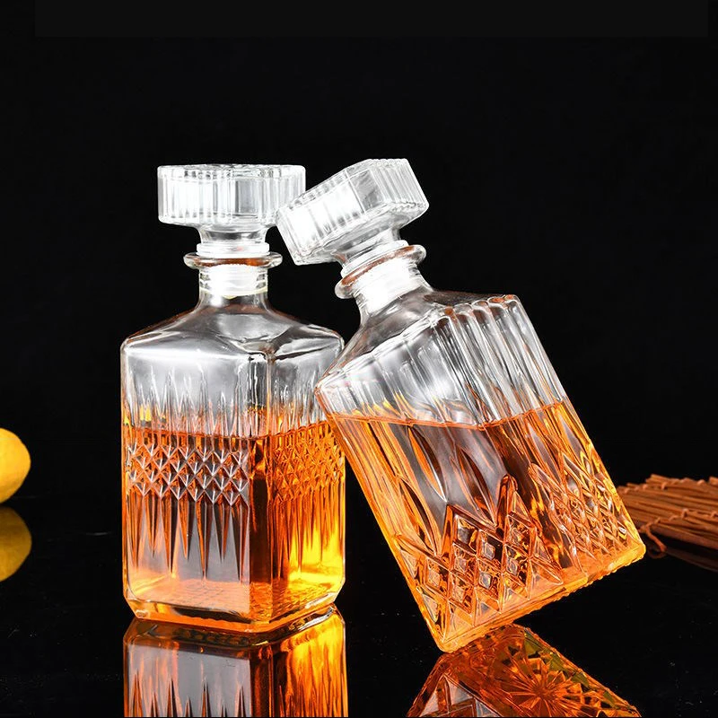 Wholesale Unique Shape Fancy 1000ml Glass Wine Whiskey Liquor Decanter Set With 4 glass