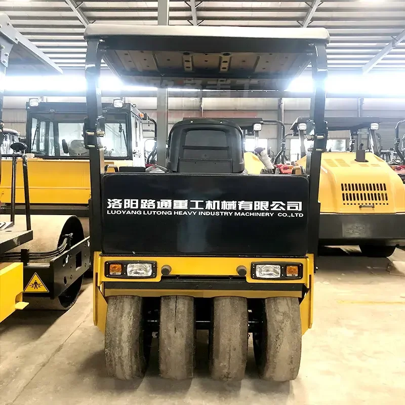 Popular Market 30ton Pneumatic Tire Road Roller Lutong Ltp2030 with 3800mm Wheel Base with Lowest Price
