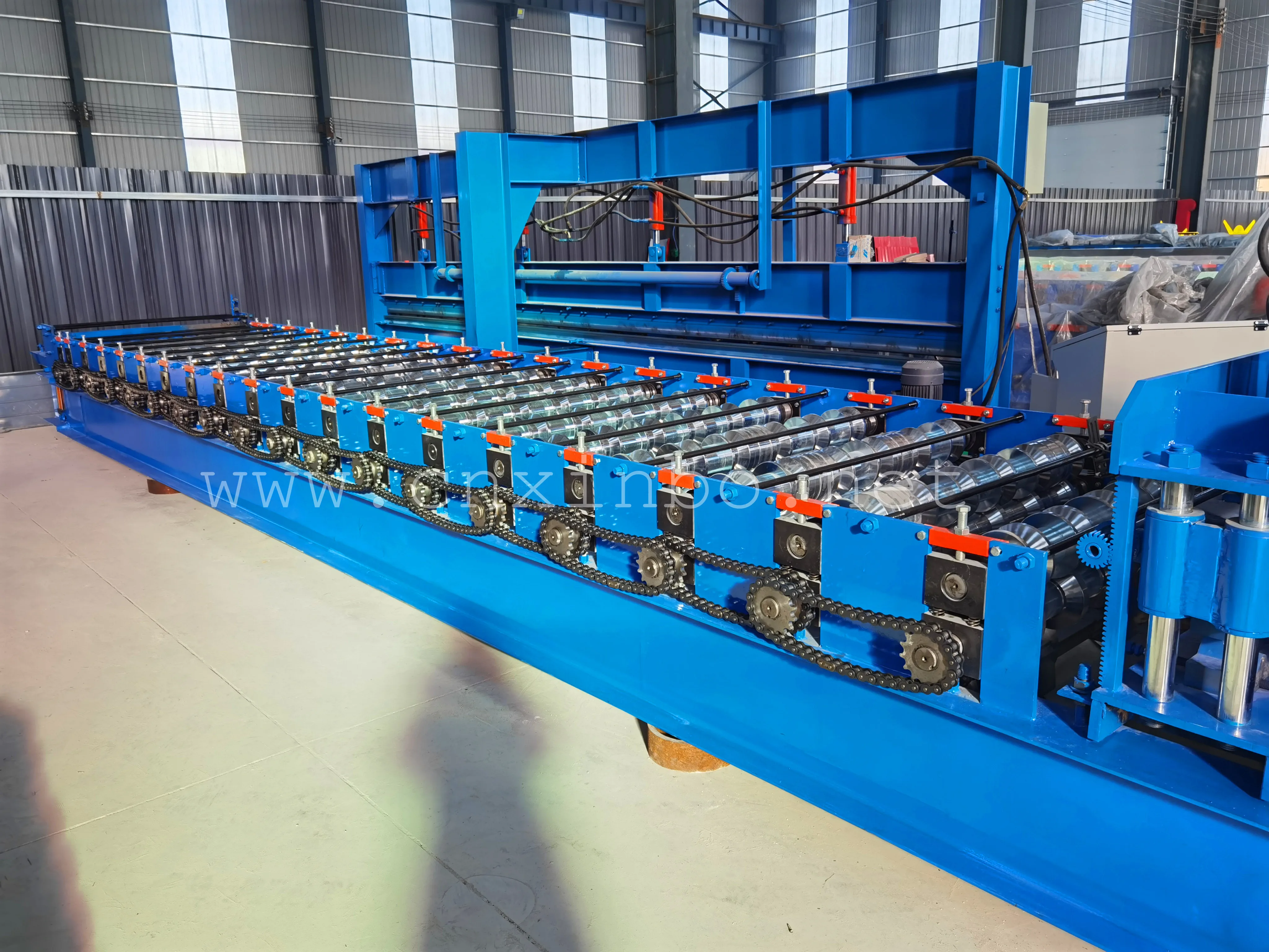 Professional industrial roof panel manufacturing machine glazed tile color roof panel cold roll forming machine price