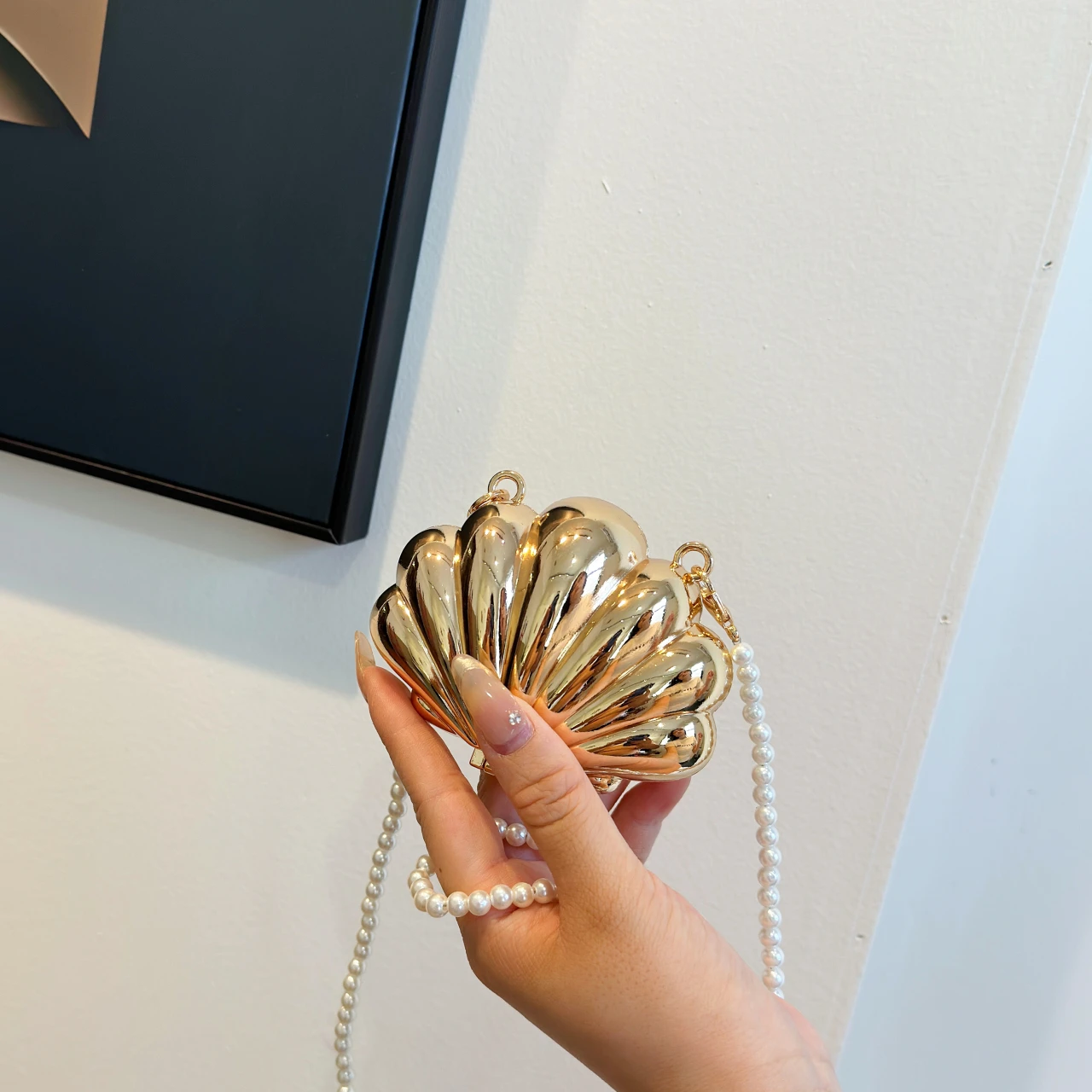 2024 New Metal Tiny Headphone Lipstick Bags For Women Fashion Mini Purse Crossbody Bag Gold Shell Clutch Designer Shoulder Bag