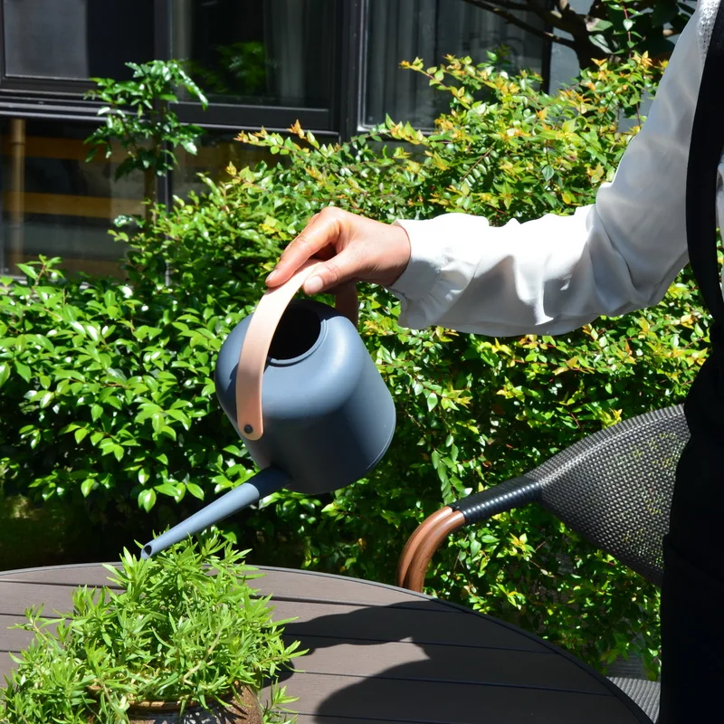 1.7L Strong Plastic Long Spout Minimalist Design Matte Garden Flower Pot Watering