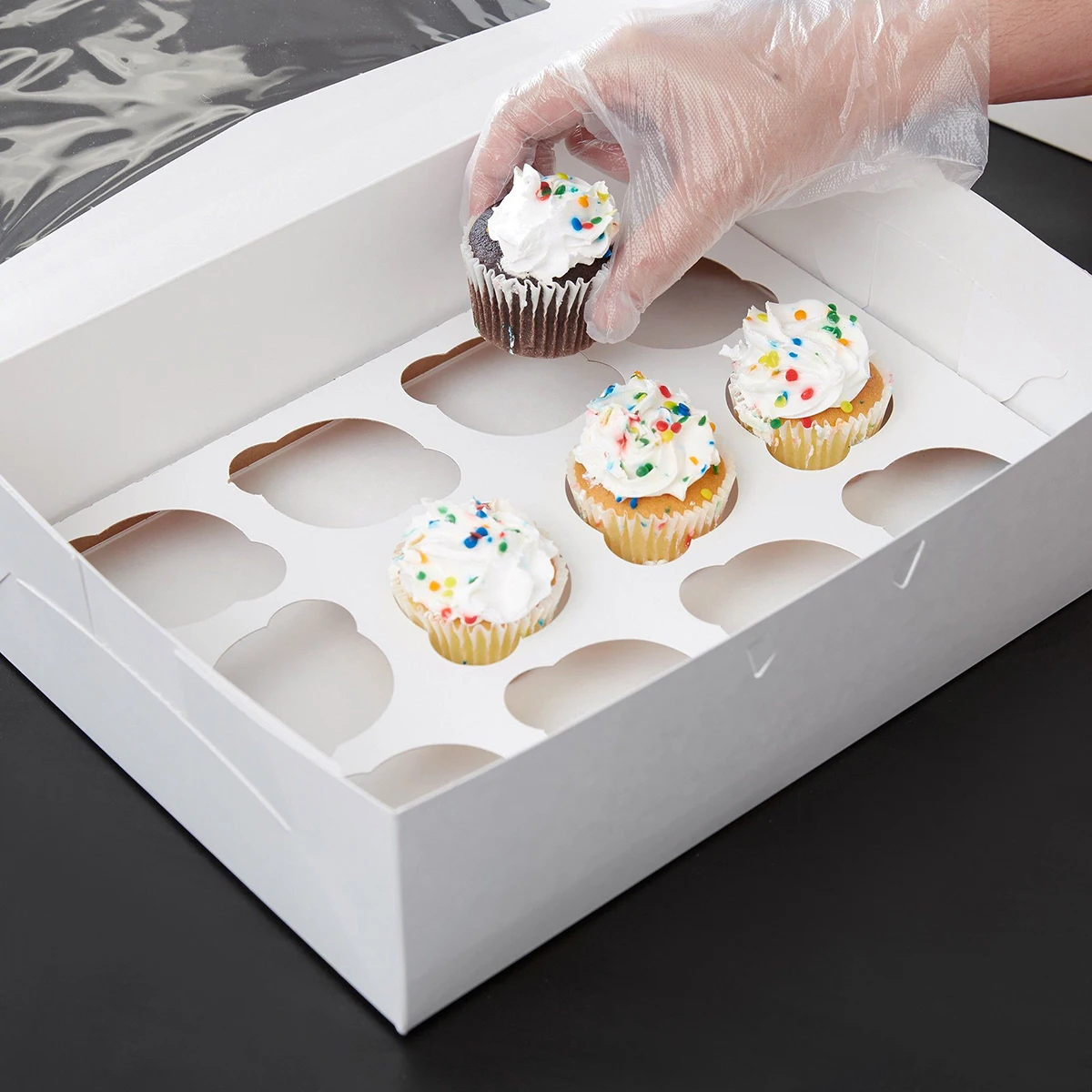 Customized White Kraft Cardboard Cupcake Box with UV Advantage 12-Hole Design and Window for Food Packaging and Foil Printing
