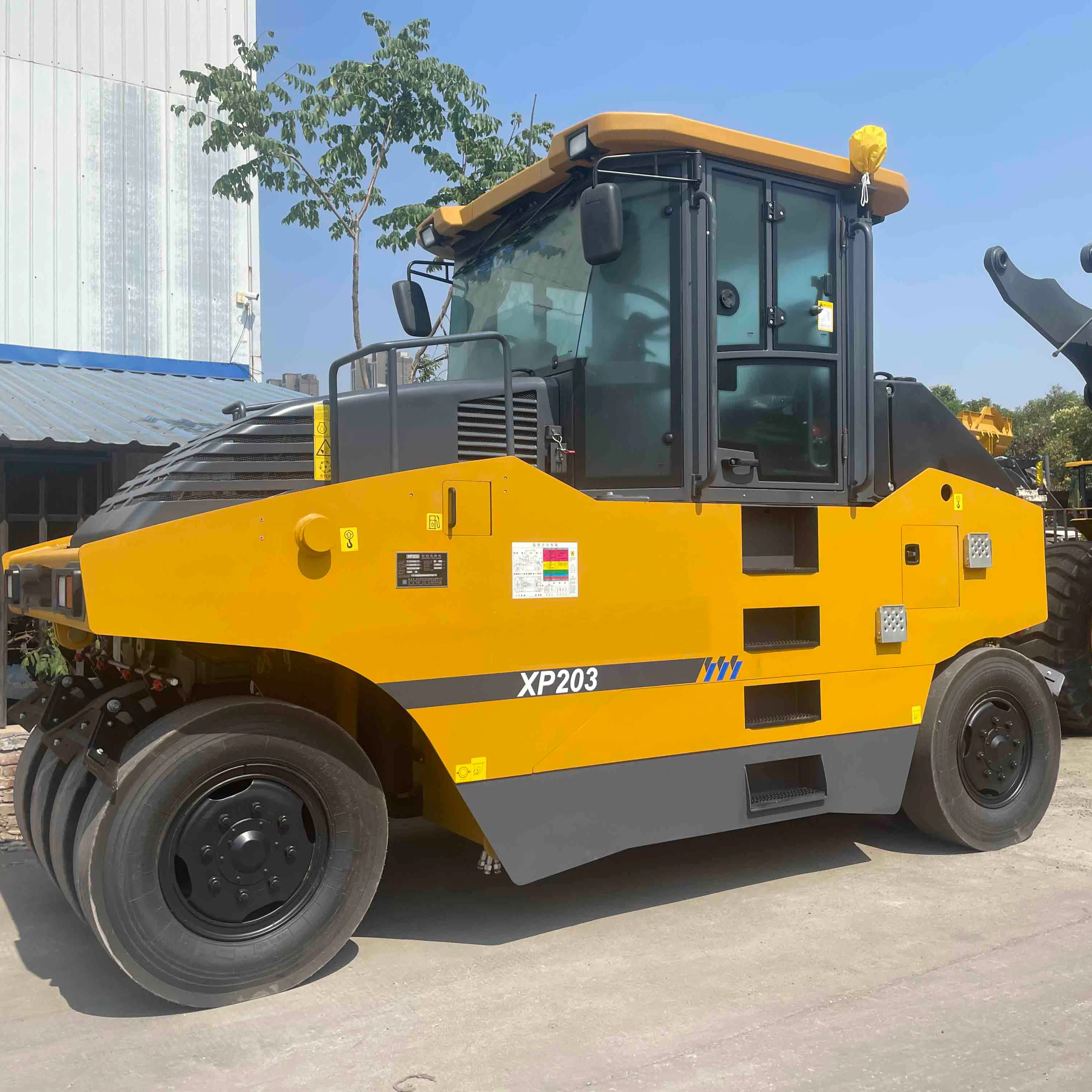 High Fuel Economy 20 Ton Pneumatic Roller XP203 for Asphalt Pavement Compaction