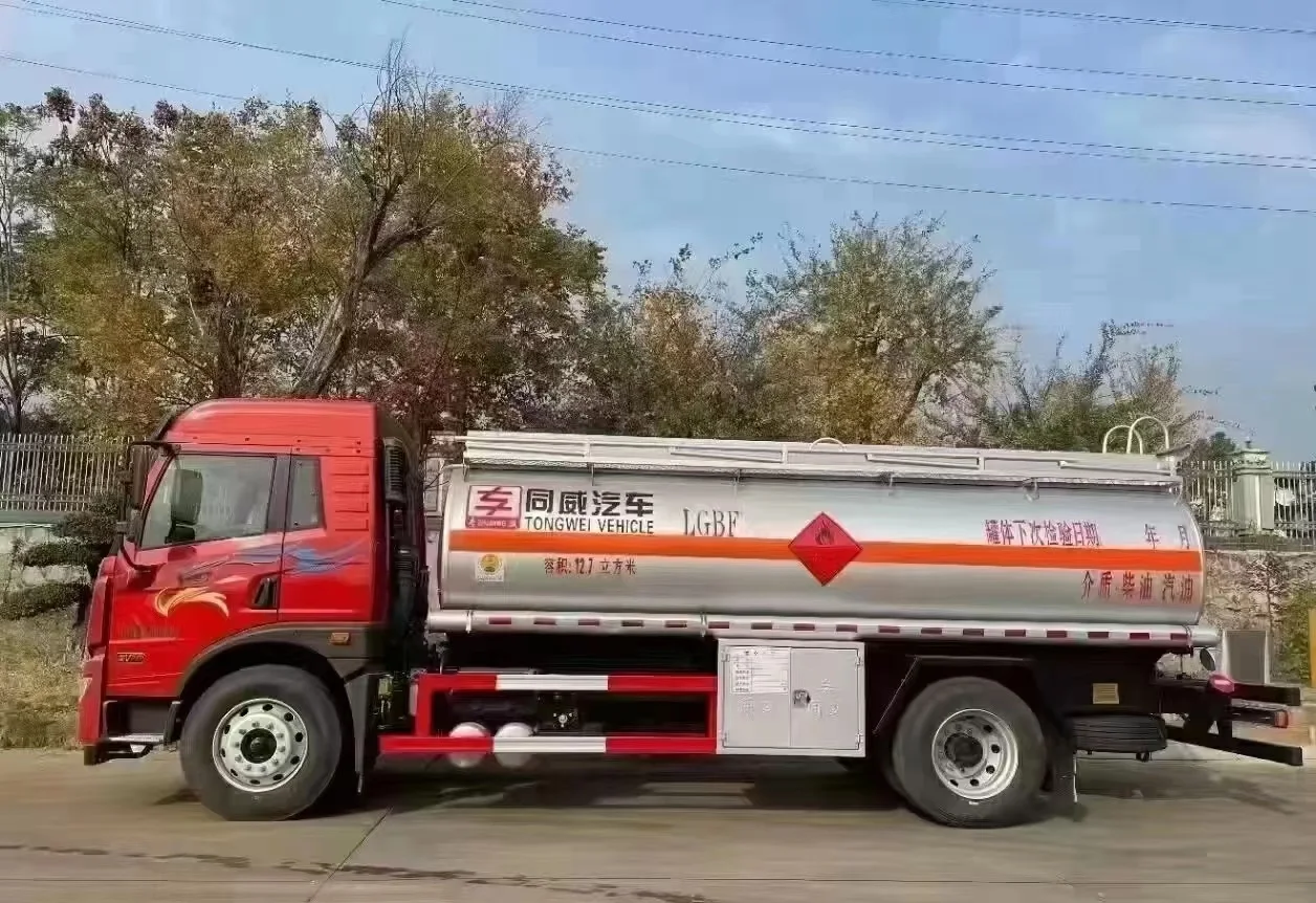 China high quality factory trailer bucket Oil Tanker Truck Petrol diesel capacity  liquid Fuel Tanker tank semi trailer for Sale