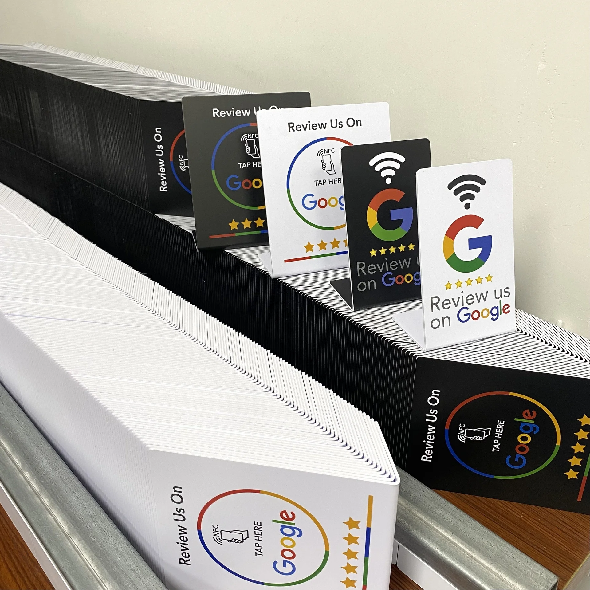 Custom INTAG 213 NTAG 215 Chip PVC NFC Review Card Review US On Google NFC Stand Display