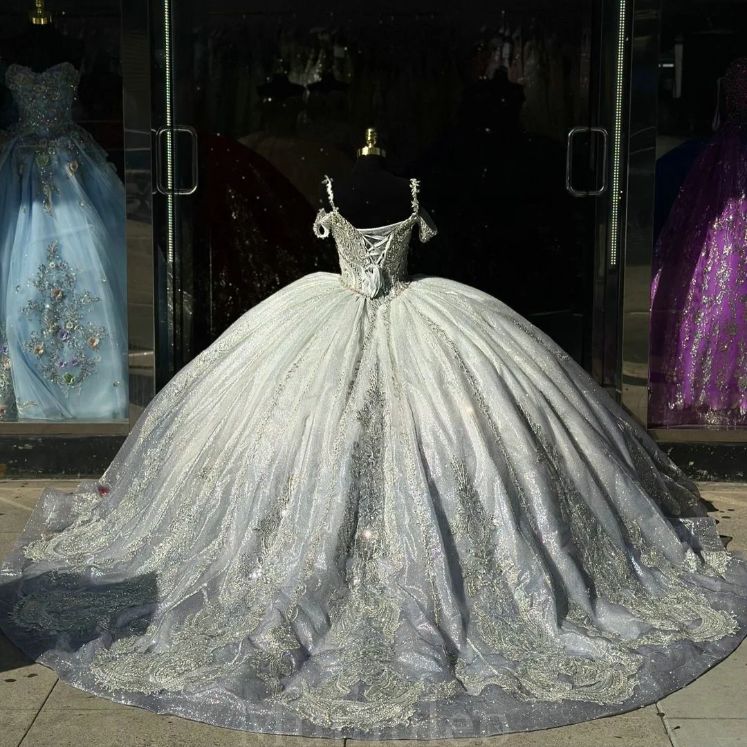 Mumuleo Серебряное платье Quinceanera с кристаллами 15 милых платьев открытыми плечами праздничное V-образным вырезом 2024 бальное для принцесс