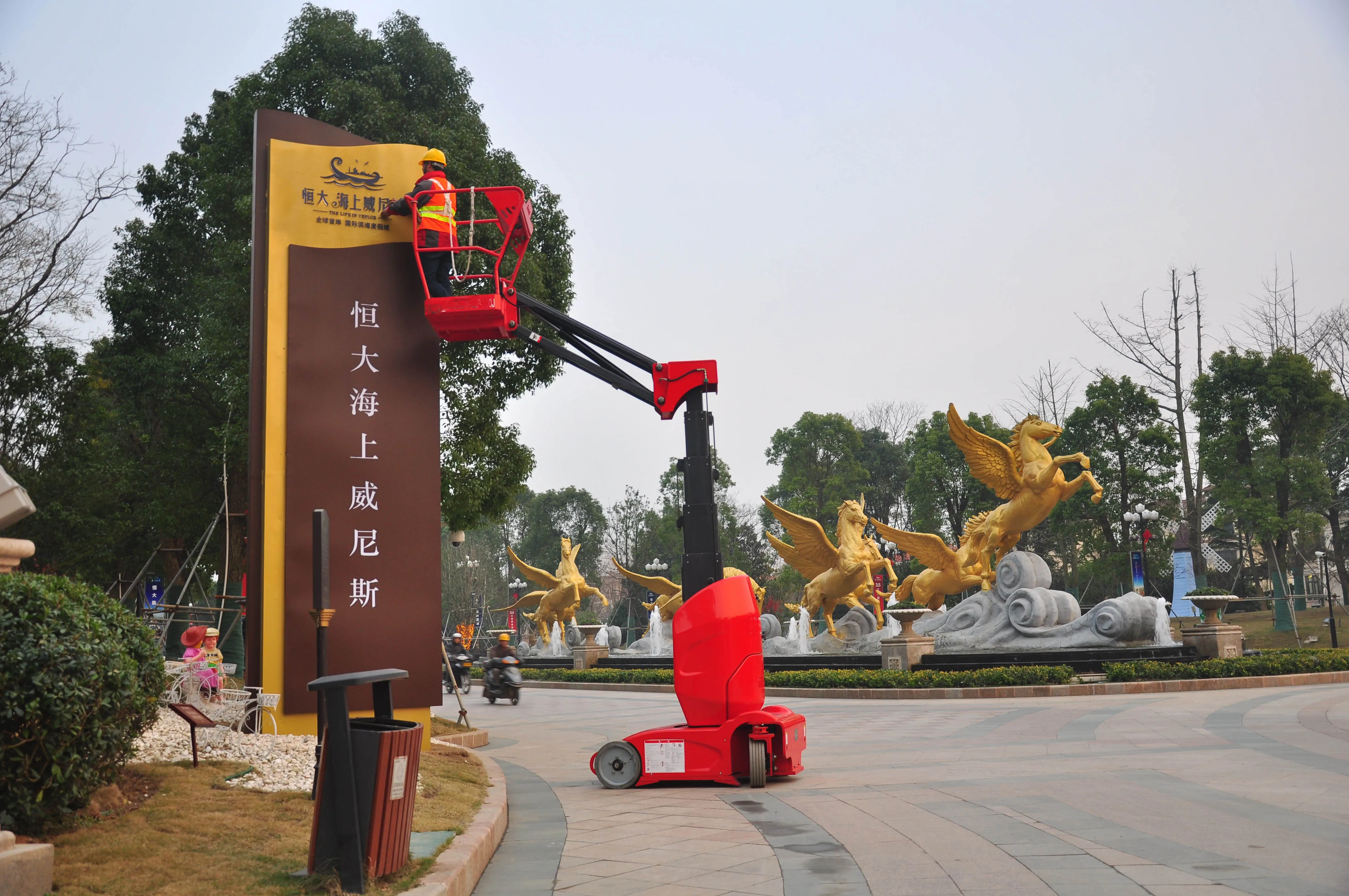 MPI10J  Single Mast 10m Telescopic Self-propelled Aerial Work Platform 200kg