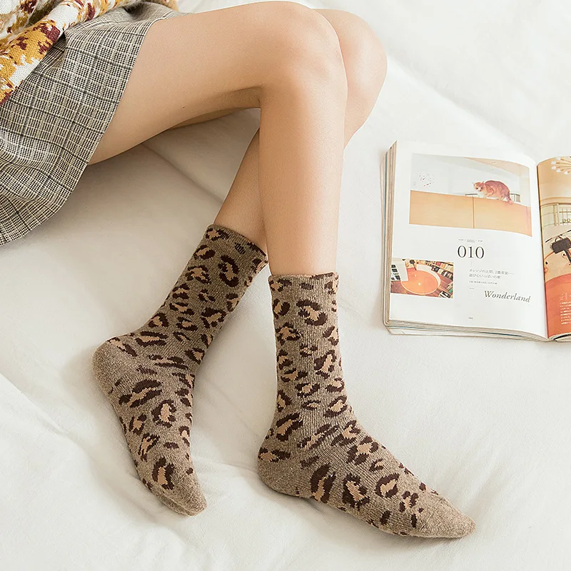 Новинка Осень-зима Индивидуальные Горячая Распродажа утолщенные женские носки сетчатые женские шерстяные носки с красным леопардовым принтом модные мягкие w