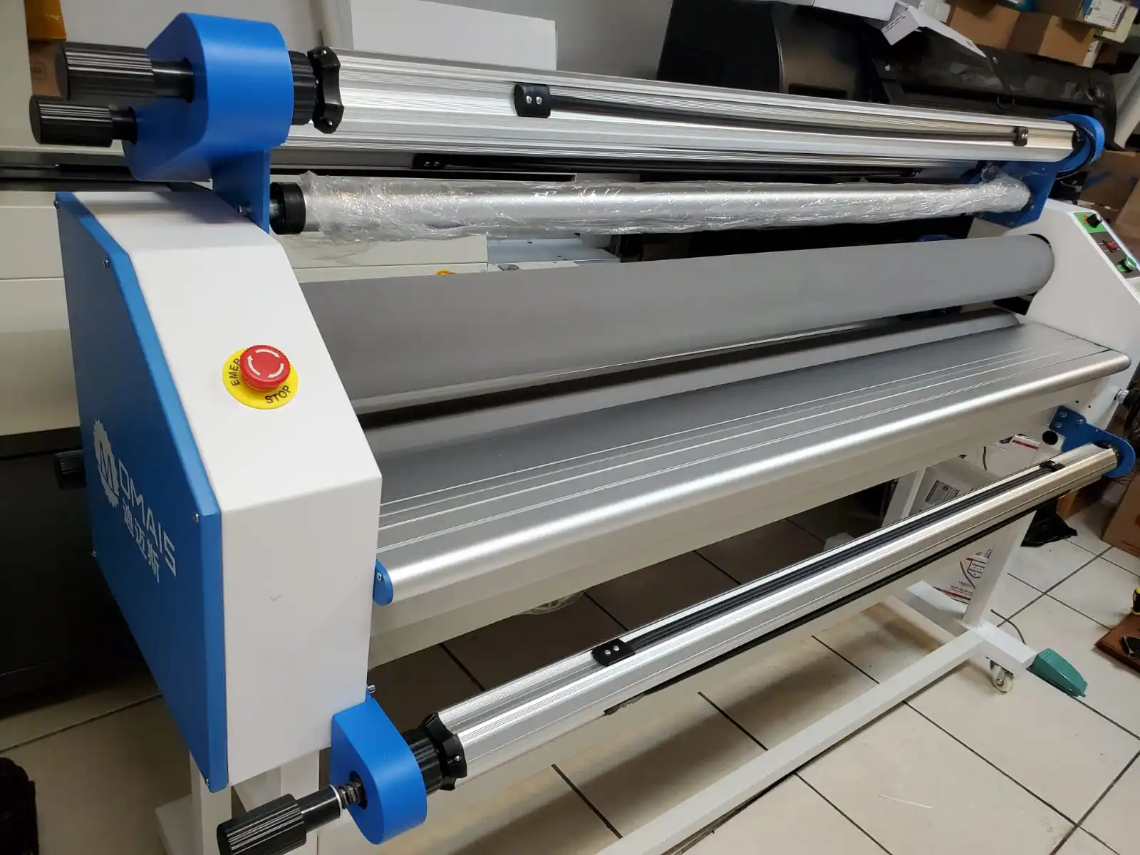 Laminating width less than 1580mm automatic hot cold laminator laminating machine for advertising company use