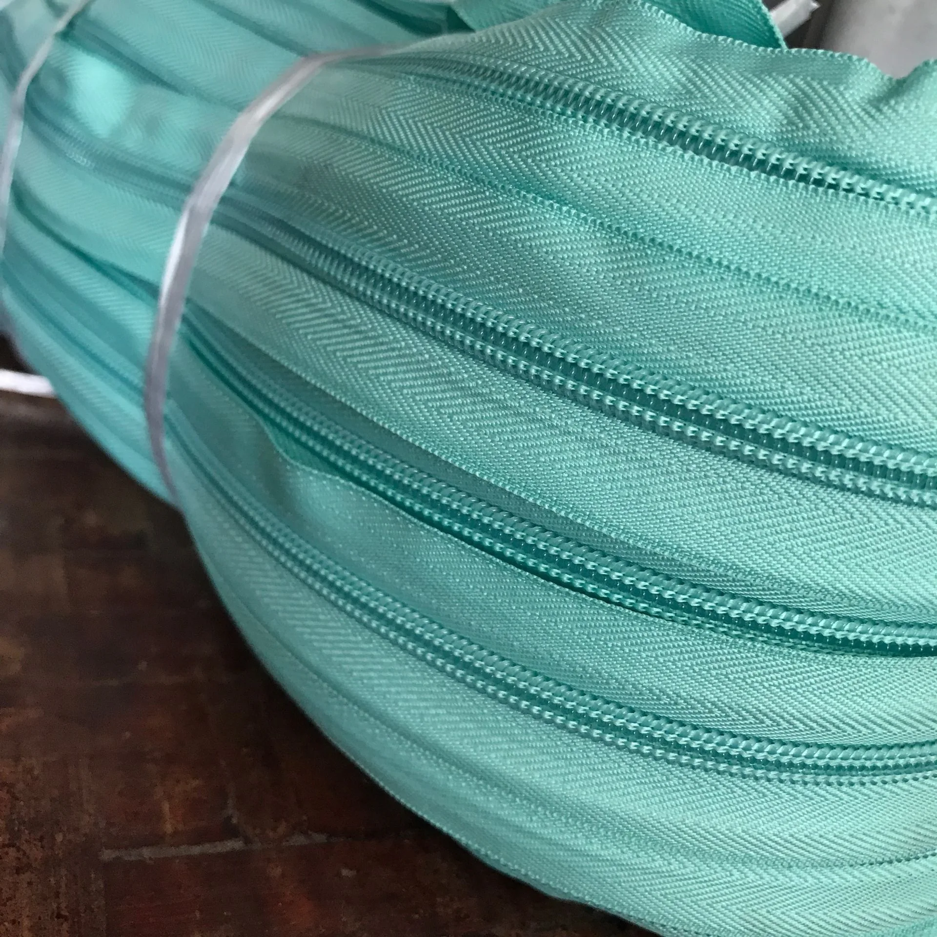 Bag zipper manufacturers wholesale No. 5 nylon zipper code pack the whole bundle of fixed dye bed cover bag No. 5 zipper